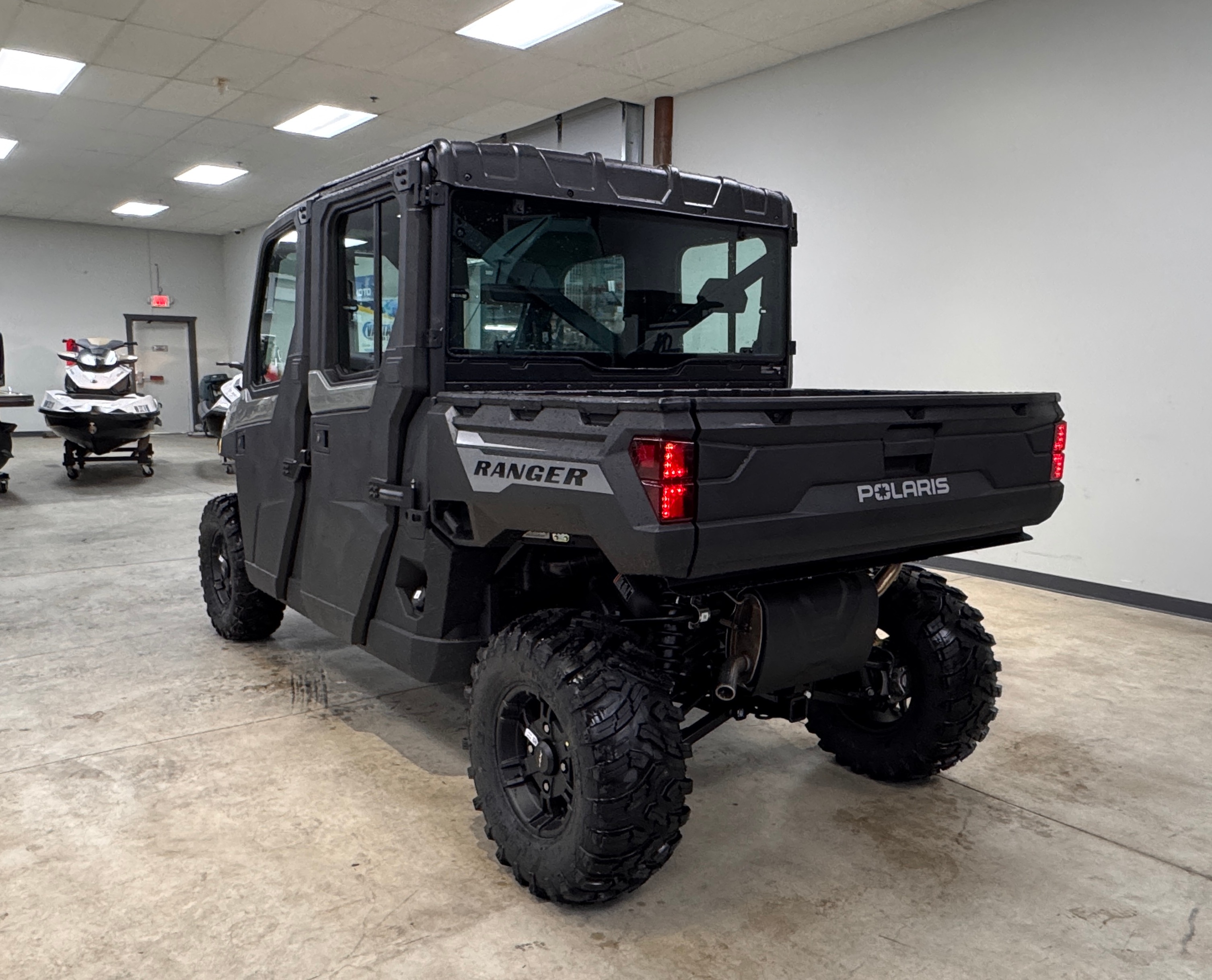 2027 Polaris Ranger Crew XP 1000 Cab 8