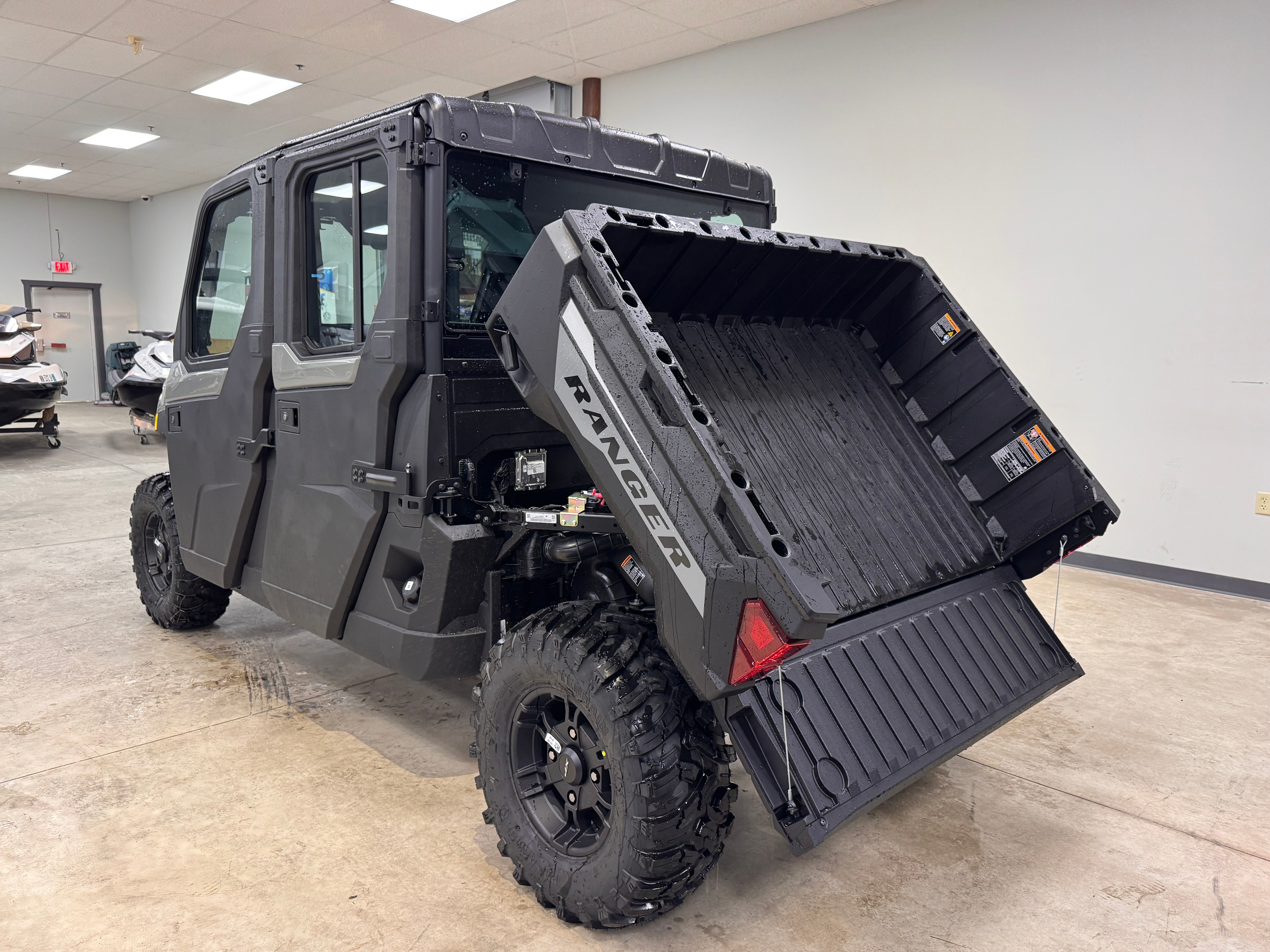 2027 Polaris Ranger Crew XP 1000 Cab 10