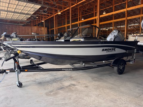 2026 Smoker Craft Ultima 172 — photo 1 of 32