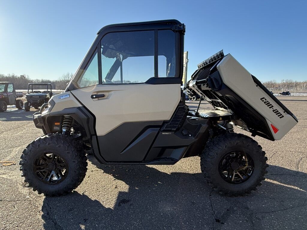 2026 Can-Am™ Defender Limited HD11 8