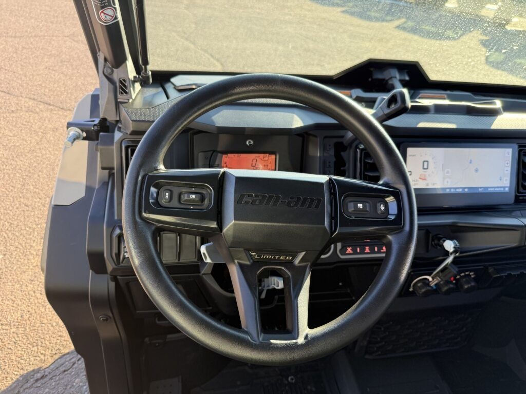 2026 Can-Am™ Defender Limited HD11 11