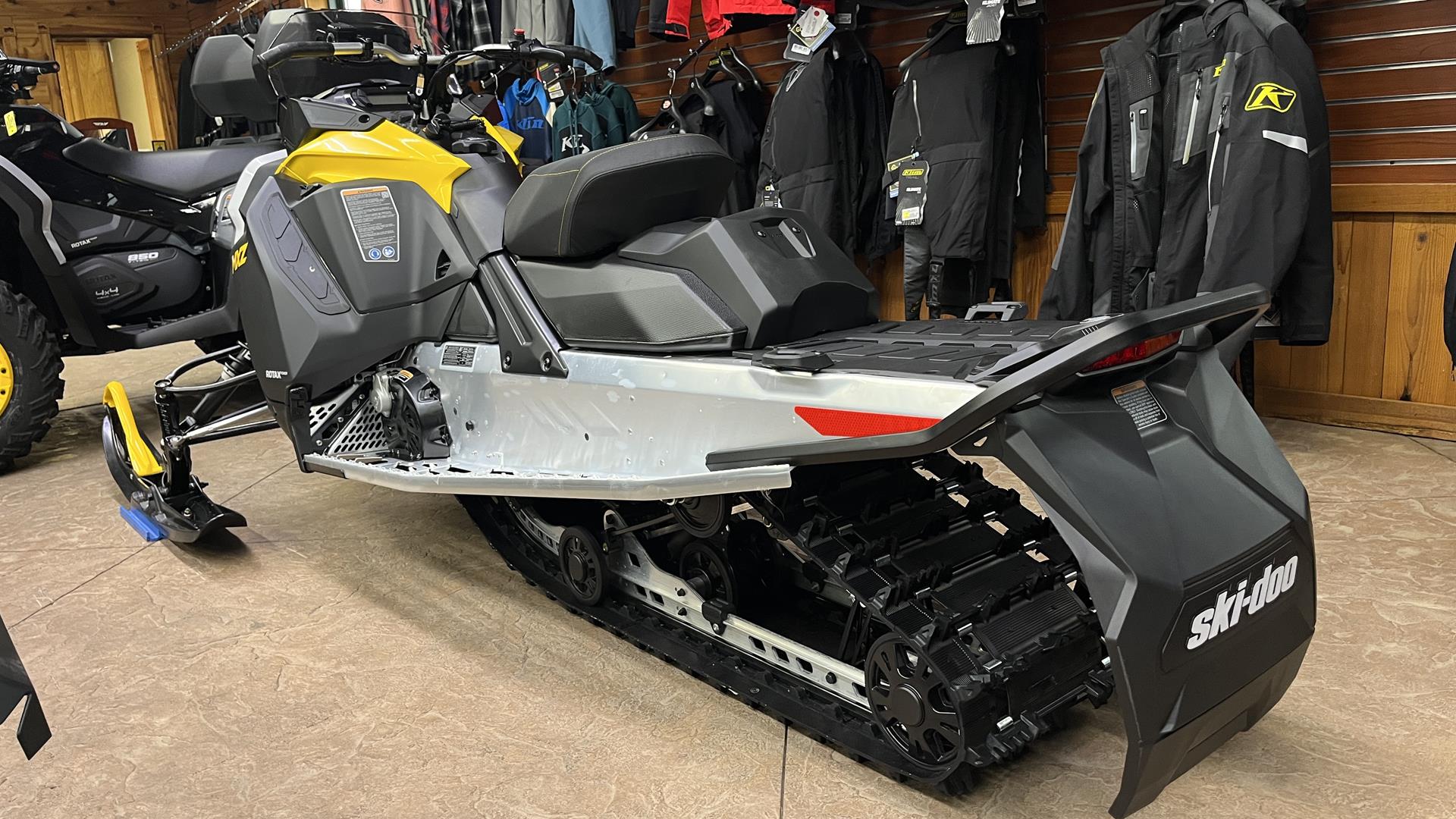 2025 Ski-Doo MXZ Sport 129 600 EFI ES RipSaw 1.25 in Ramsey, Minnesota - Photo 3