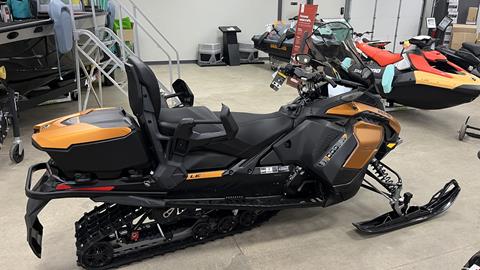 2026 Ski-Doo Renegade Adrenaline 900 ACE Turbo ES Ripsaw 1.25 in Ramsey, Minnesota - Photo 2