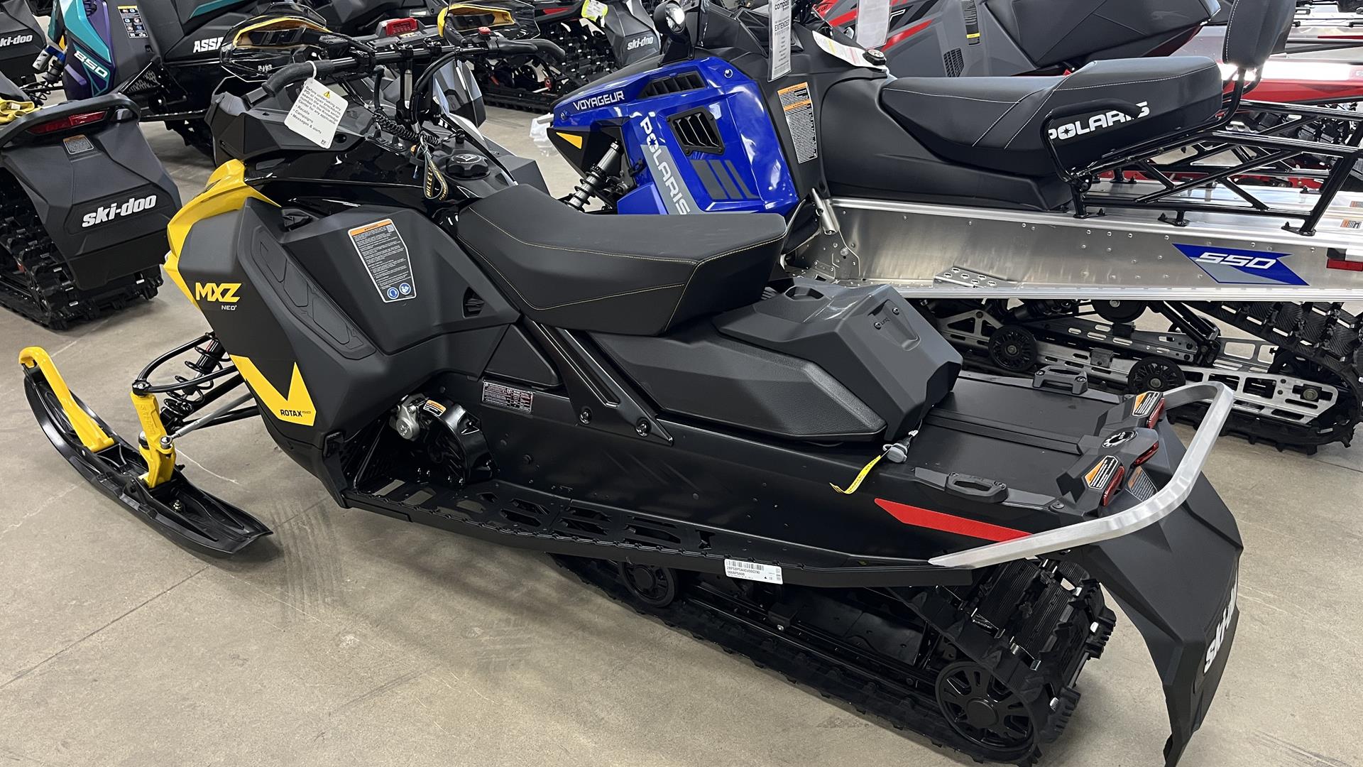 2025 Ski-Doo MXZ NEO+ 600 EFI ES RipSaw 1.25 in Ramsey, Minnesota - Photo 5