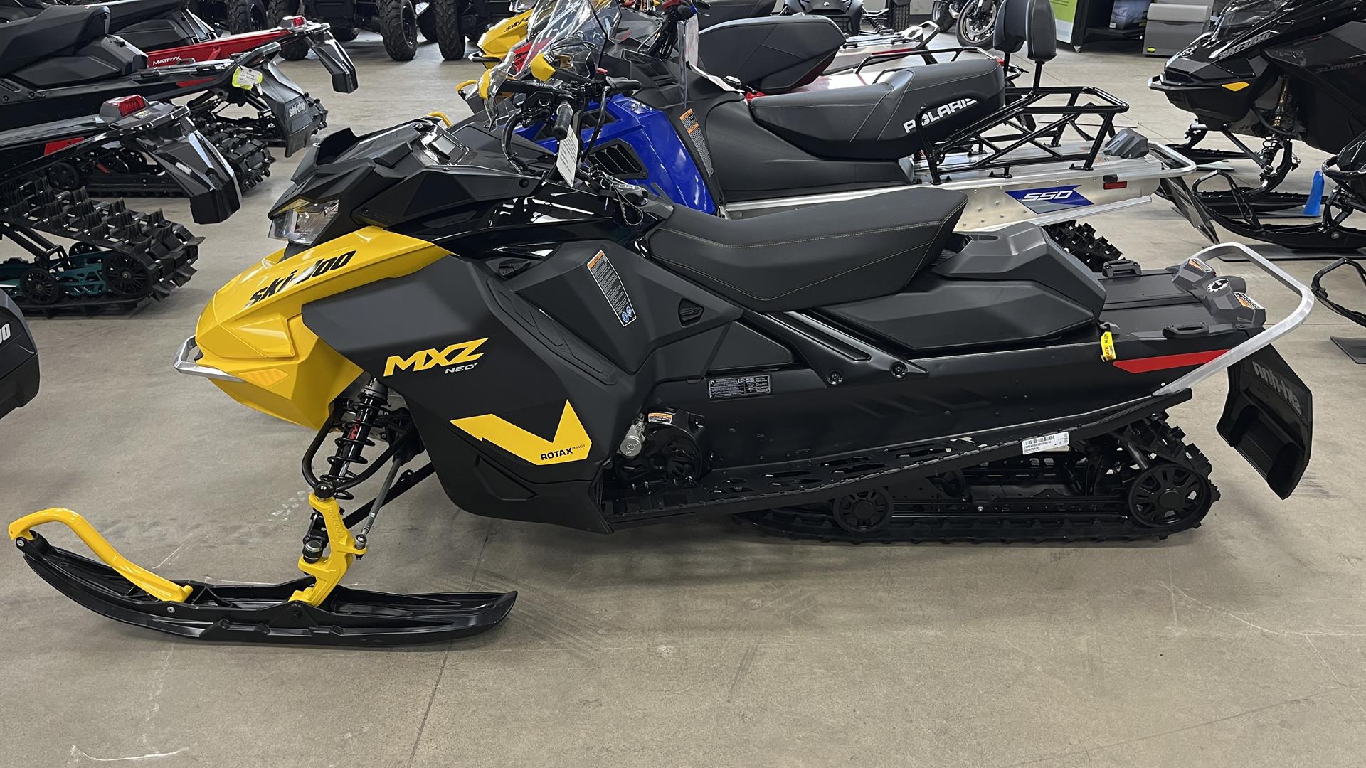 2025 Ski-Doo MXZ NEO+ 600 EFI ES RipSaw 1.25 in Ramsey, Minnesota - Photo 6