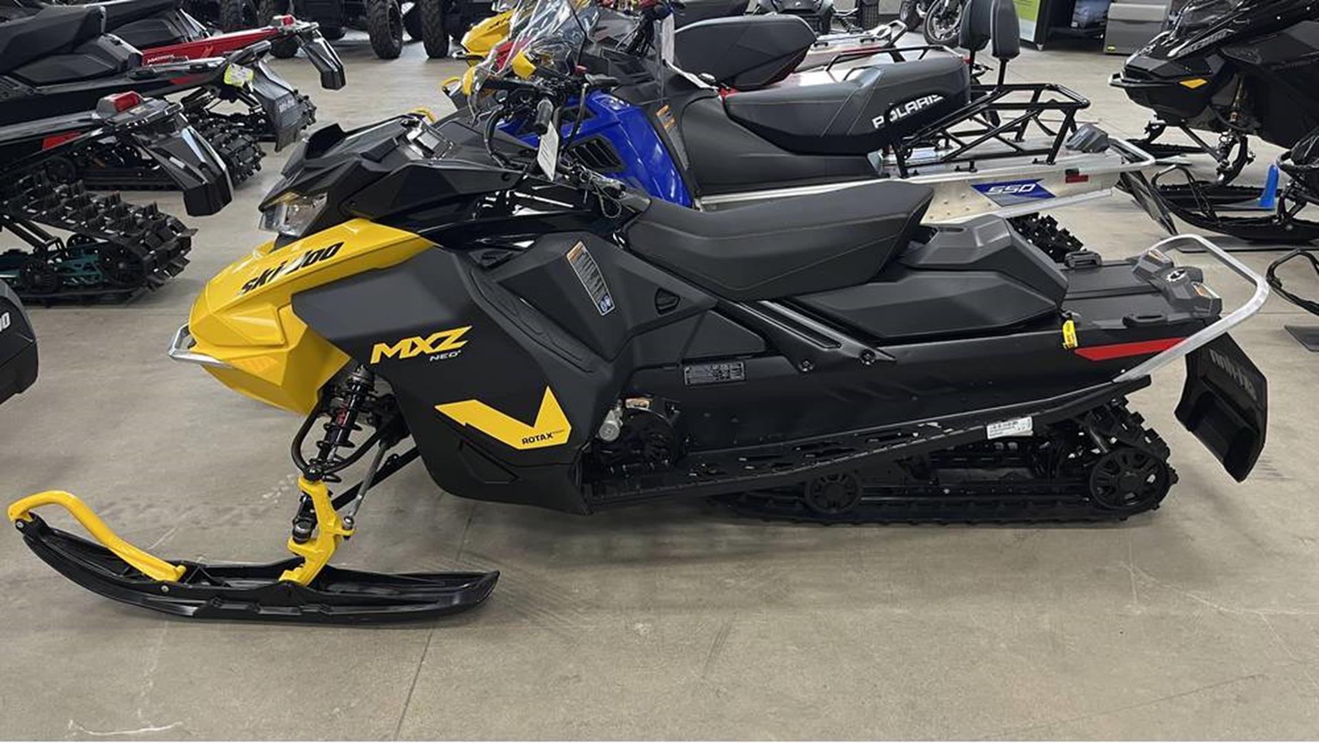 2025 Ski-Doo MXZ NEO+ 600 EFI ES RipSaw 1.25 in Ramsey, Minnesota - Photo 6