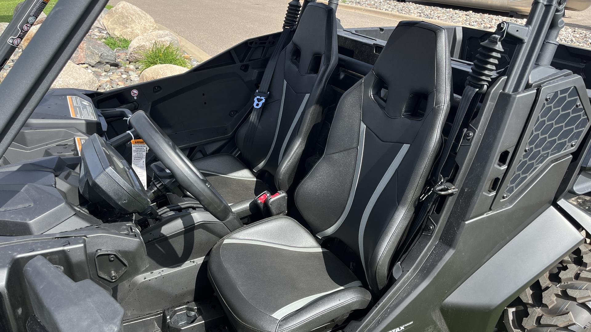 2025 Can-Am Commander XT 1000R in Ramsey, Minnesota - Photo 9