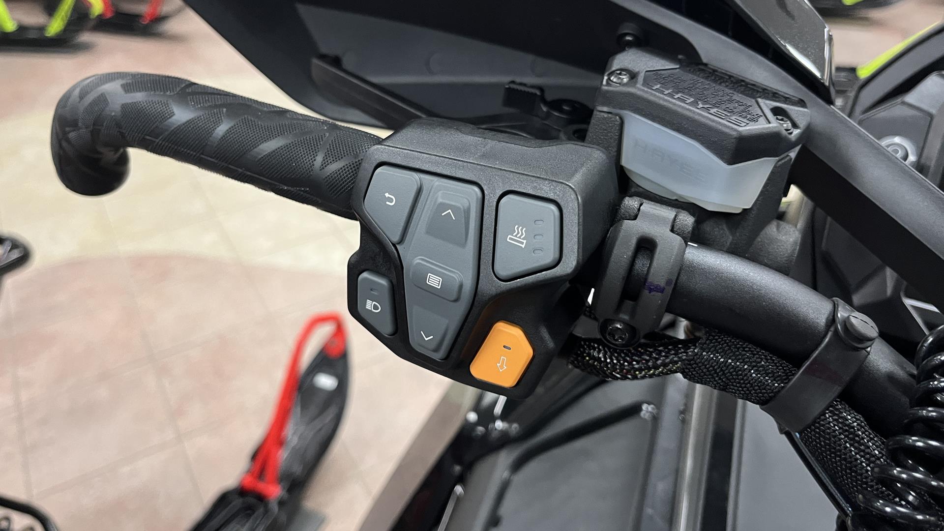 2025 Polaris 650 INDY XCR 136 SC ES in Ramsey, Minnesota - Photo 10