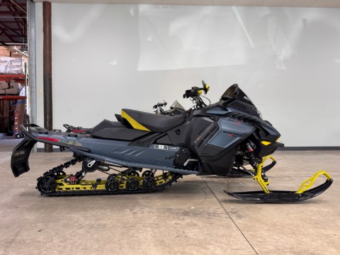 2026 Ski-Doo Renegade X-RS 900 ACE Turbo R ES Ripsaw 1.25 Smart-Shox w/ 10.25 in. Touchscreen