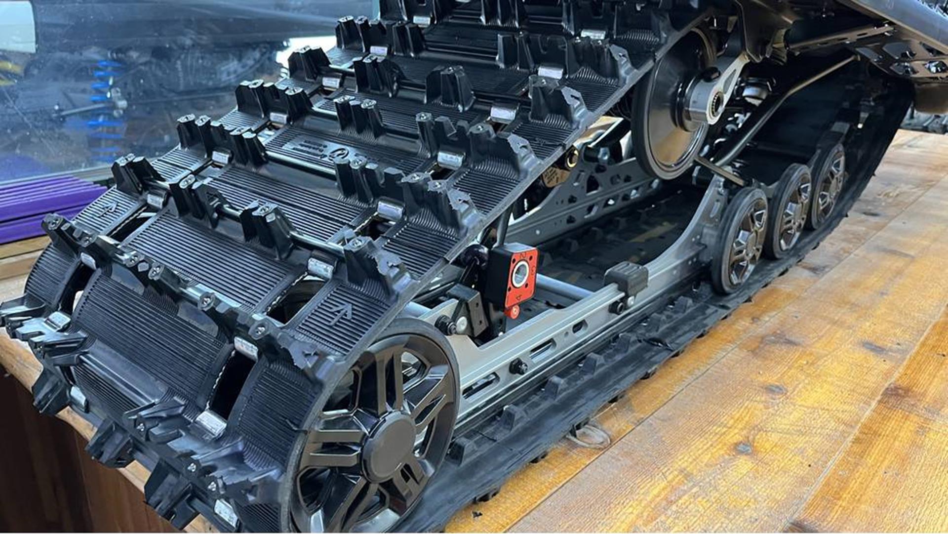 2025 Ski-Doo Renegade Adrenaline w/ Enduro Package 850 E-TEC ES Ice Ripper XT 1.25 w/ 10.25 in. Touchscreen in Ramsey, Minnesota - Photo 5