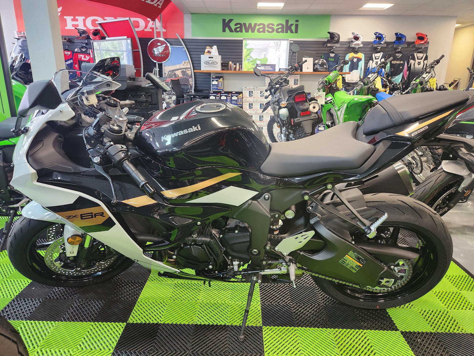 2026 Kawasaki Ninja® ZX-6R ABS 4