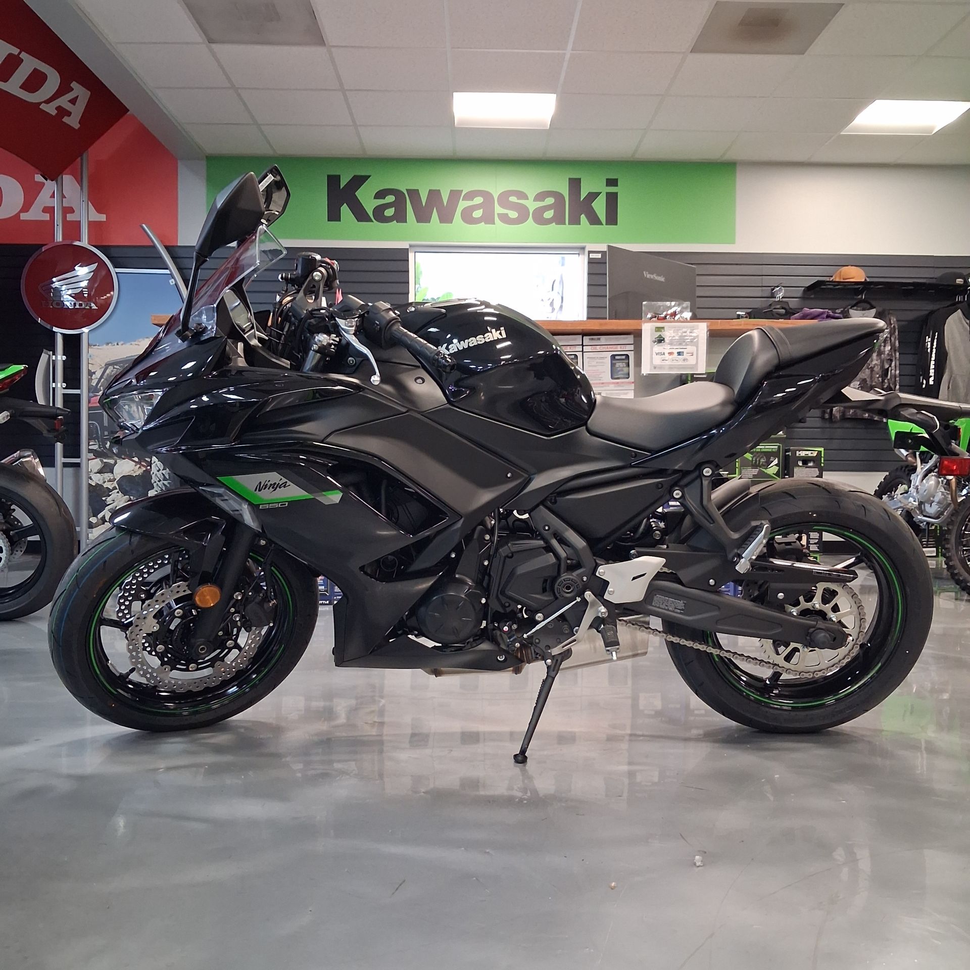 2025 Kawasaki Ninja® 650 3
