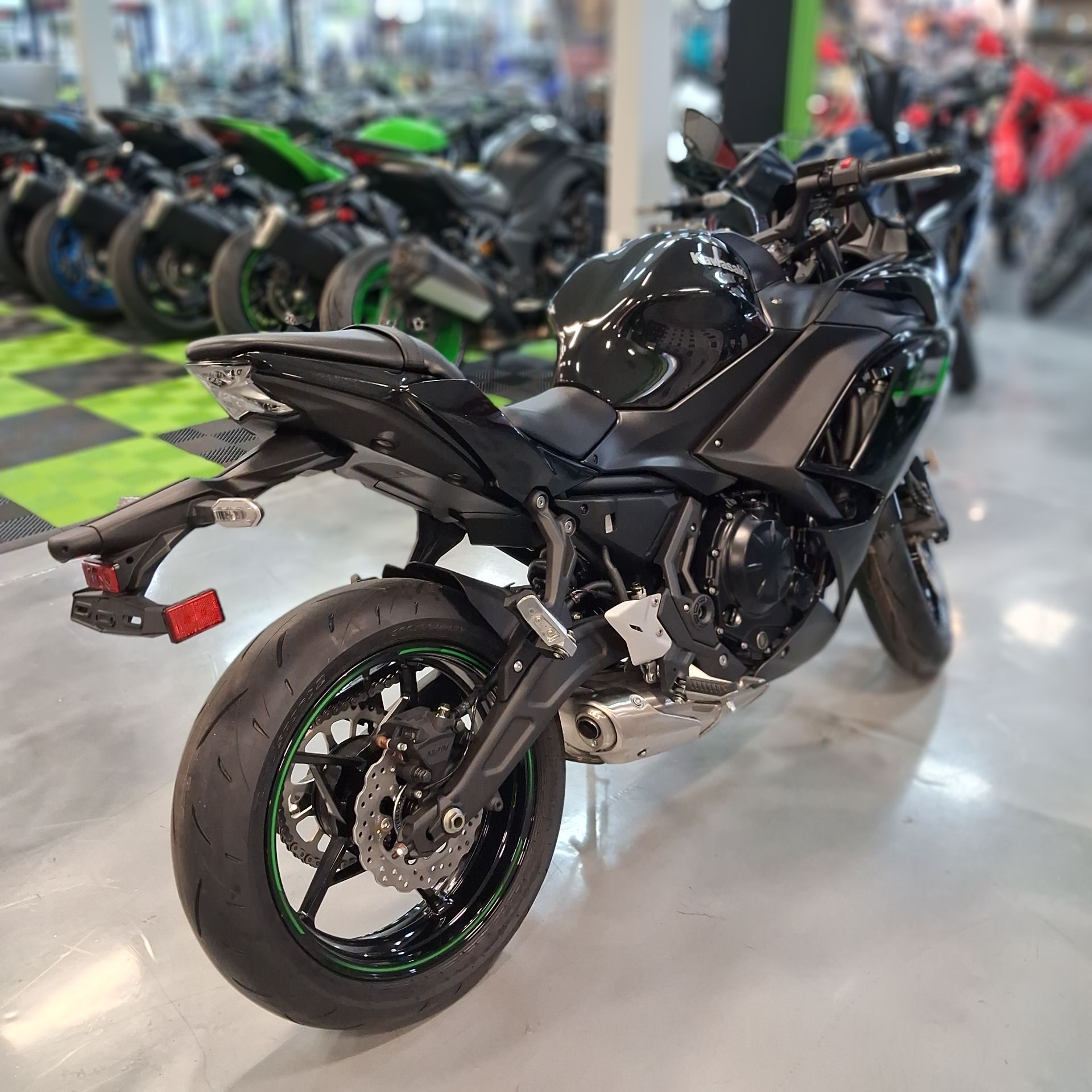 2025 Kawasaki Ninja® 650 8