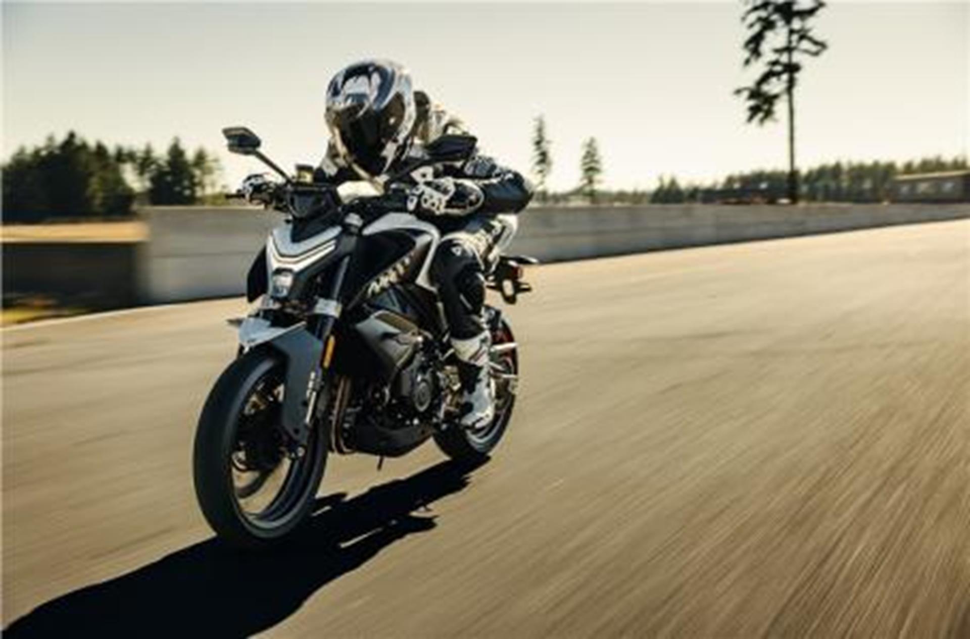 2025 CFMOTO 450NK in Sauk Rapids, Minnesota - Photo 10