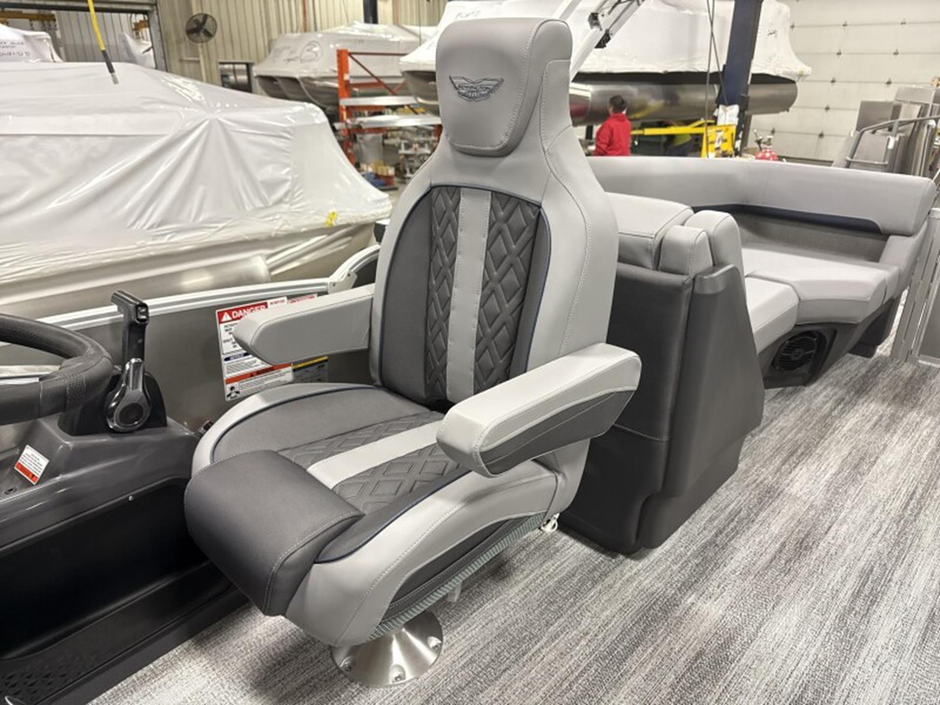 2025 Bennington 22 MFB in Saint Cloud, Minnesota - Photo 8