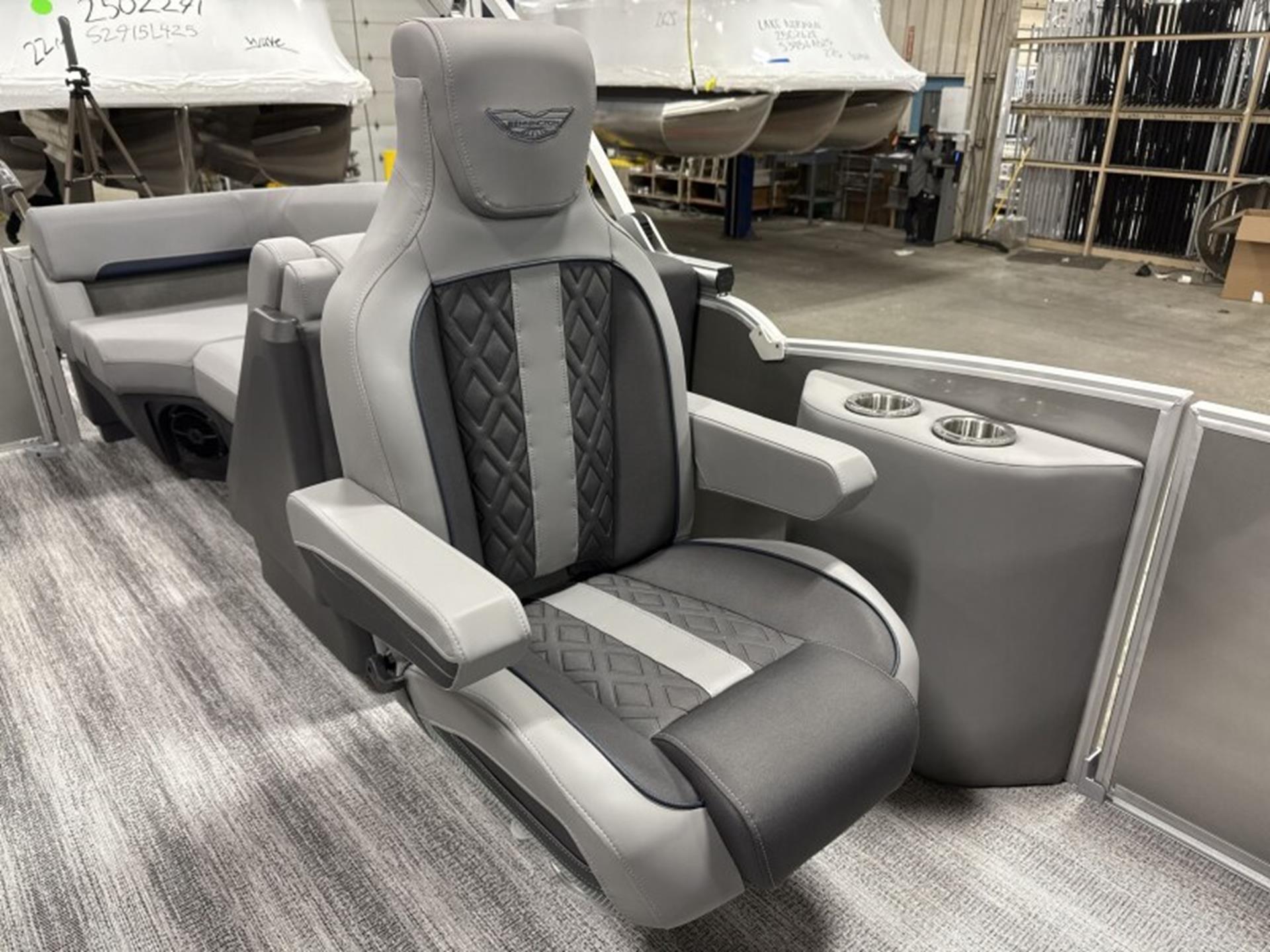 2025 Bennington 22 MFB in Saint Cloud, Minnesota - Photo 9