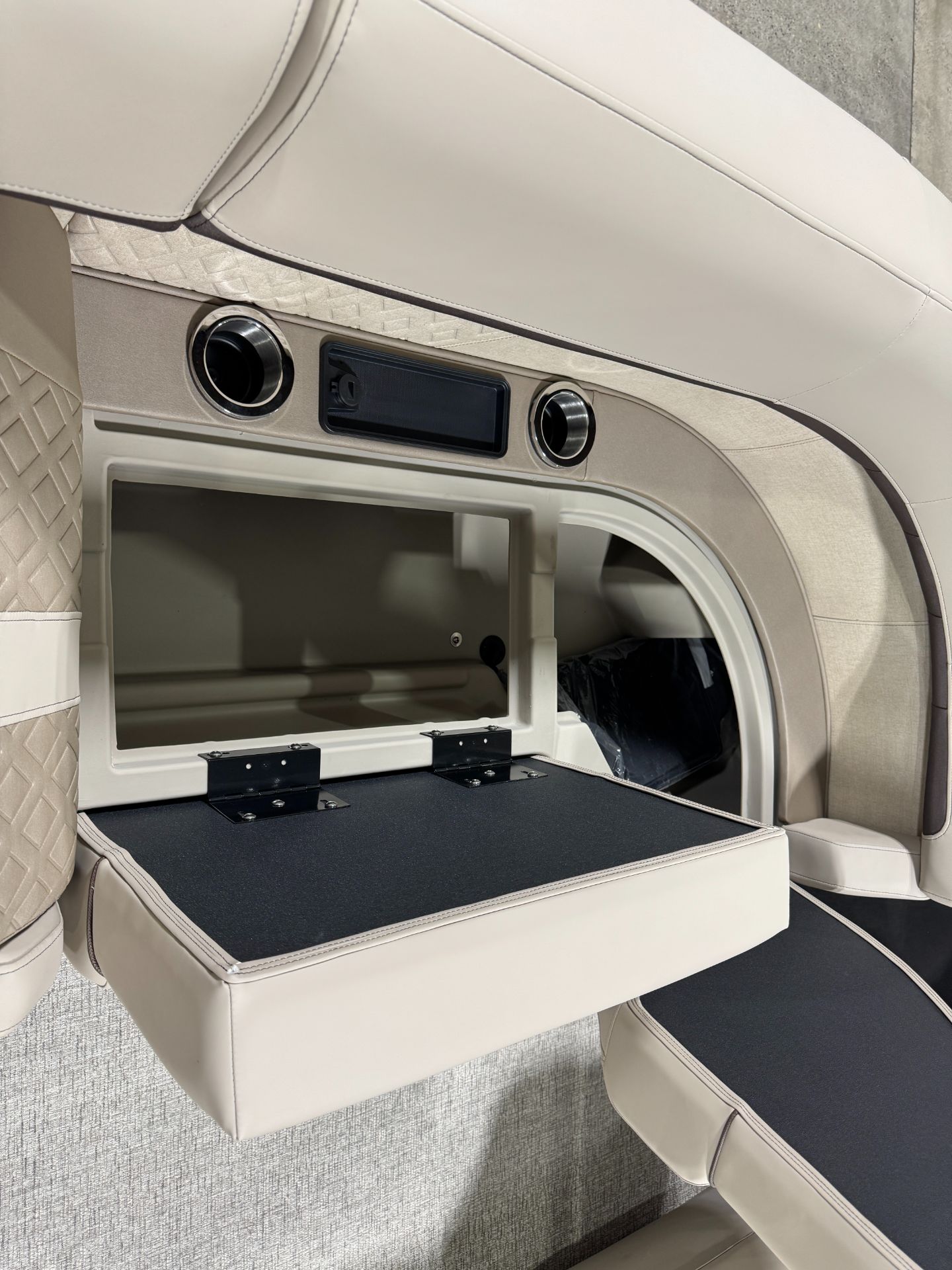 2026 Bennington 22 ML in Saint Cloud, Minnesota - Photo 11