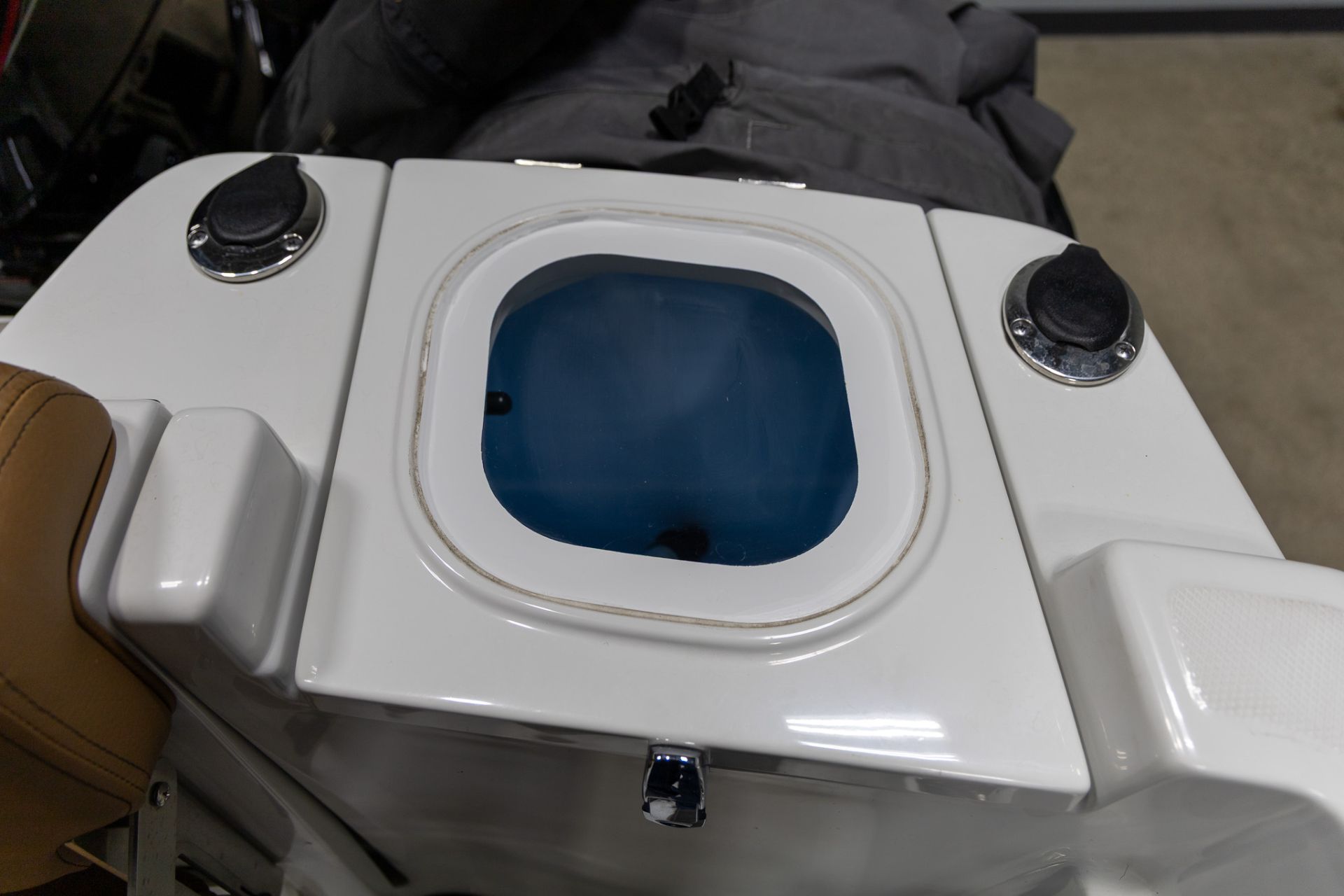 2024 Crownline 210 FS - Mercury 200 Pro XS in Saint Cloud, Minnesota - Photo 13