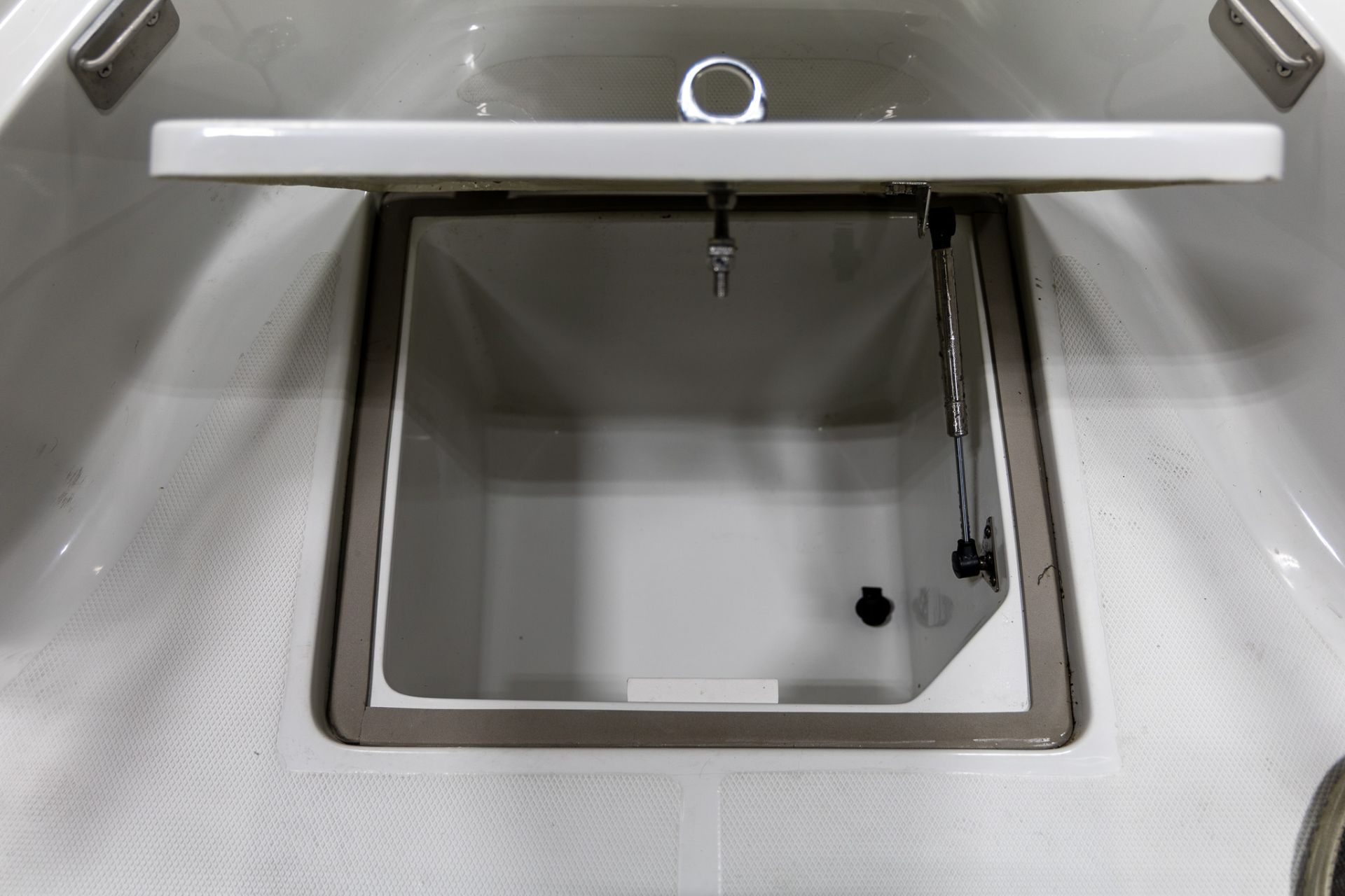 2024 Crownline 210 FS - Mercury 200 Pro XS in Saint Cloud, Minnesota - Photo 17