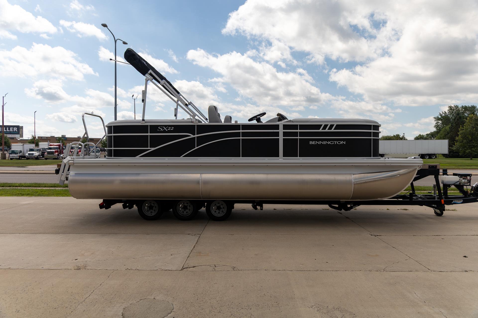 2025 Bennington 22 SXSR in Saint Cloud, Minnesota - Photo 2