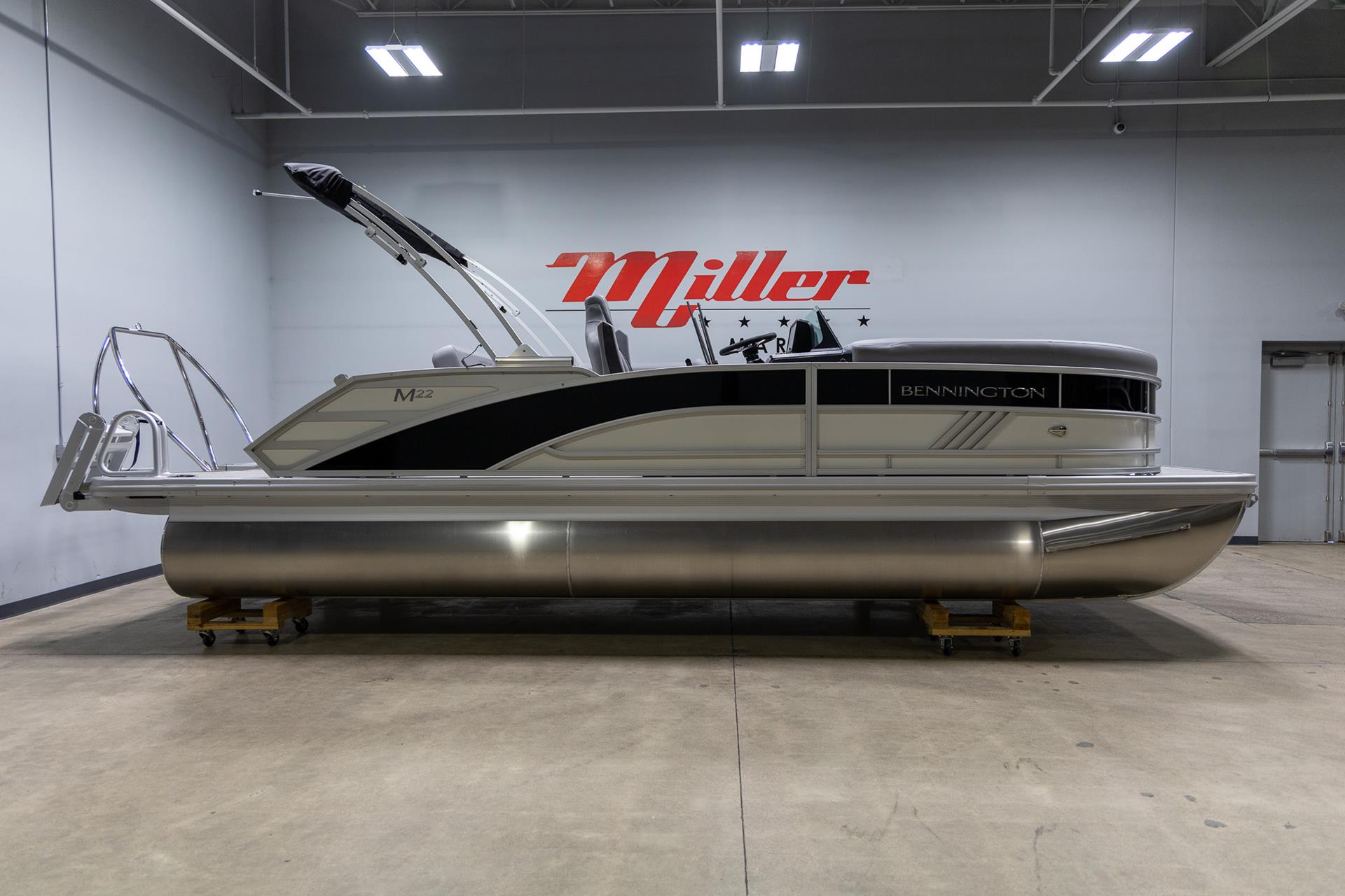 2025 Bennington 22 MSB in Saint Cloud, Minnesota - Photo 2