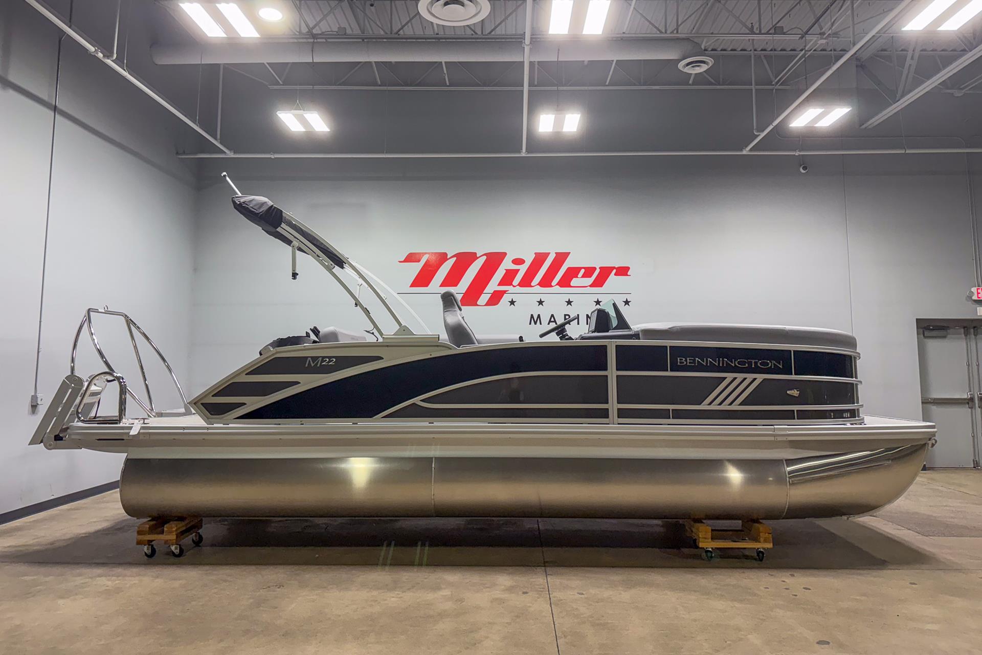 2025 Bennington 22 MSB in Saint Cloud, Minnesota - Photo 2