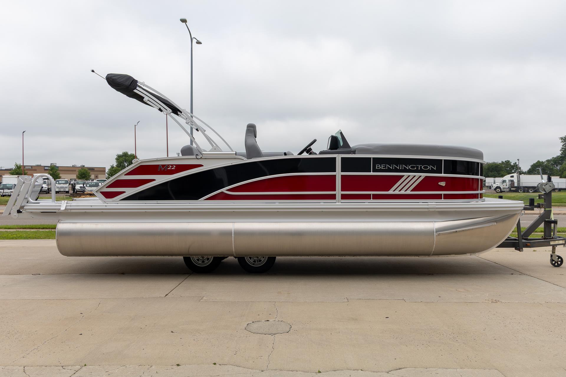 2025 Bennington 22 MSB in Saint Cloud, Minnesota - Photo 2