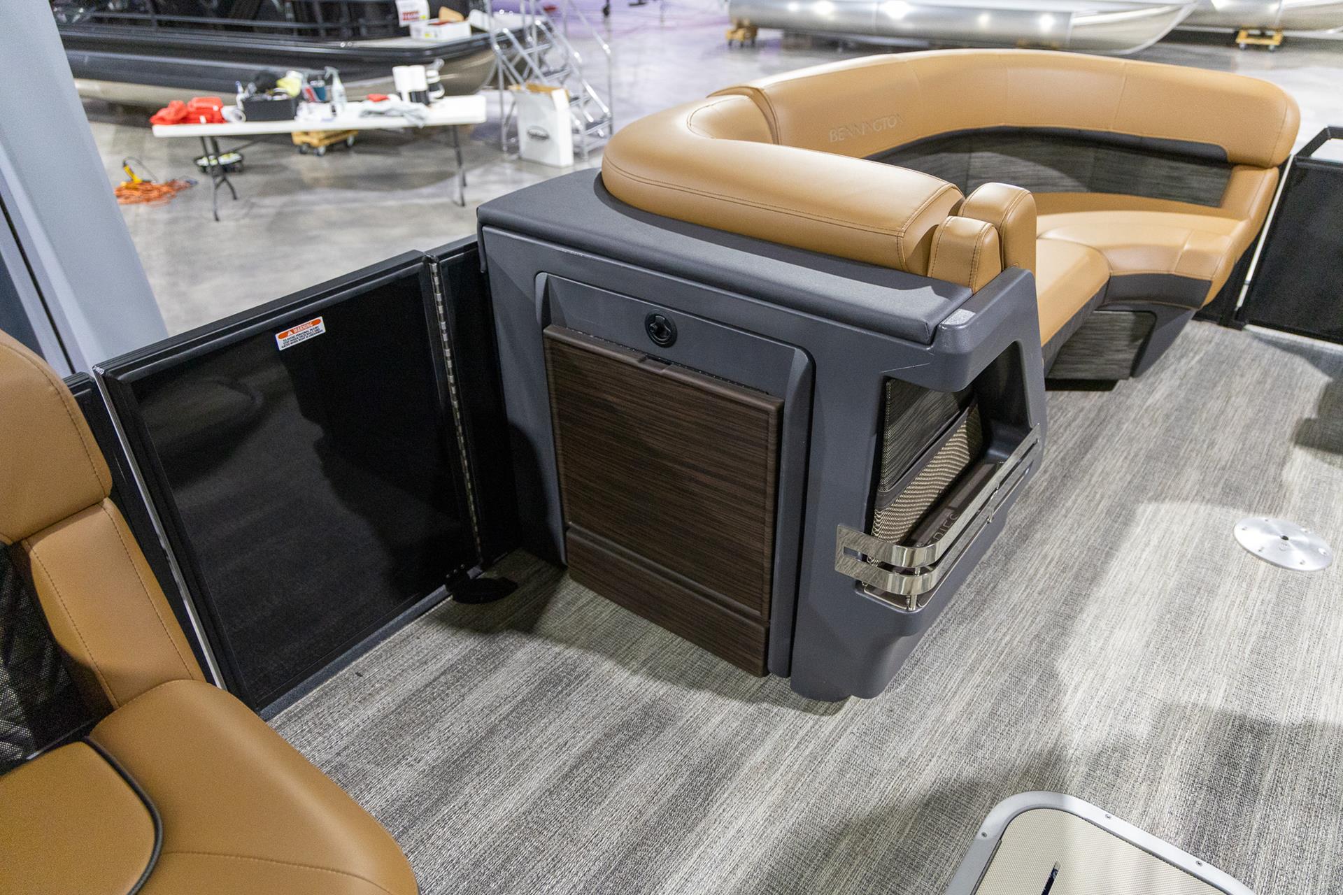 2025 Bennington 22 MSB in Saint Cloud, Minnesota - Photo 12