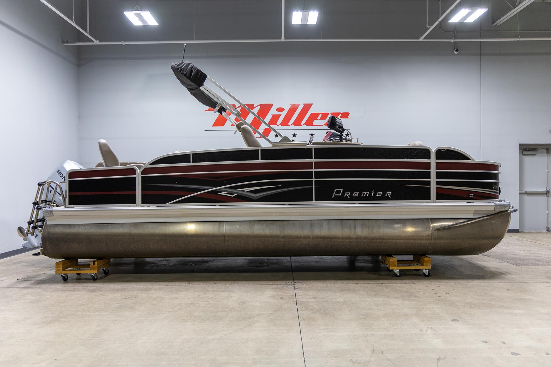 2013 Premier 221 Cast-A-Way in Saint Cloud, Minnesota - Photo 2