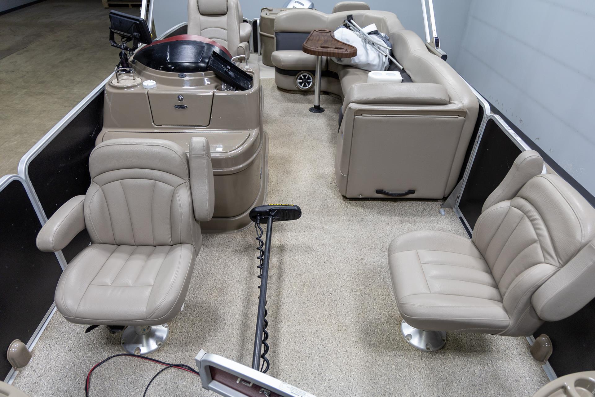 2013 Premier 221 Cast-A-Way in Saint Cloud, Minnesota - Photo 8