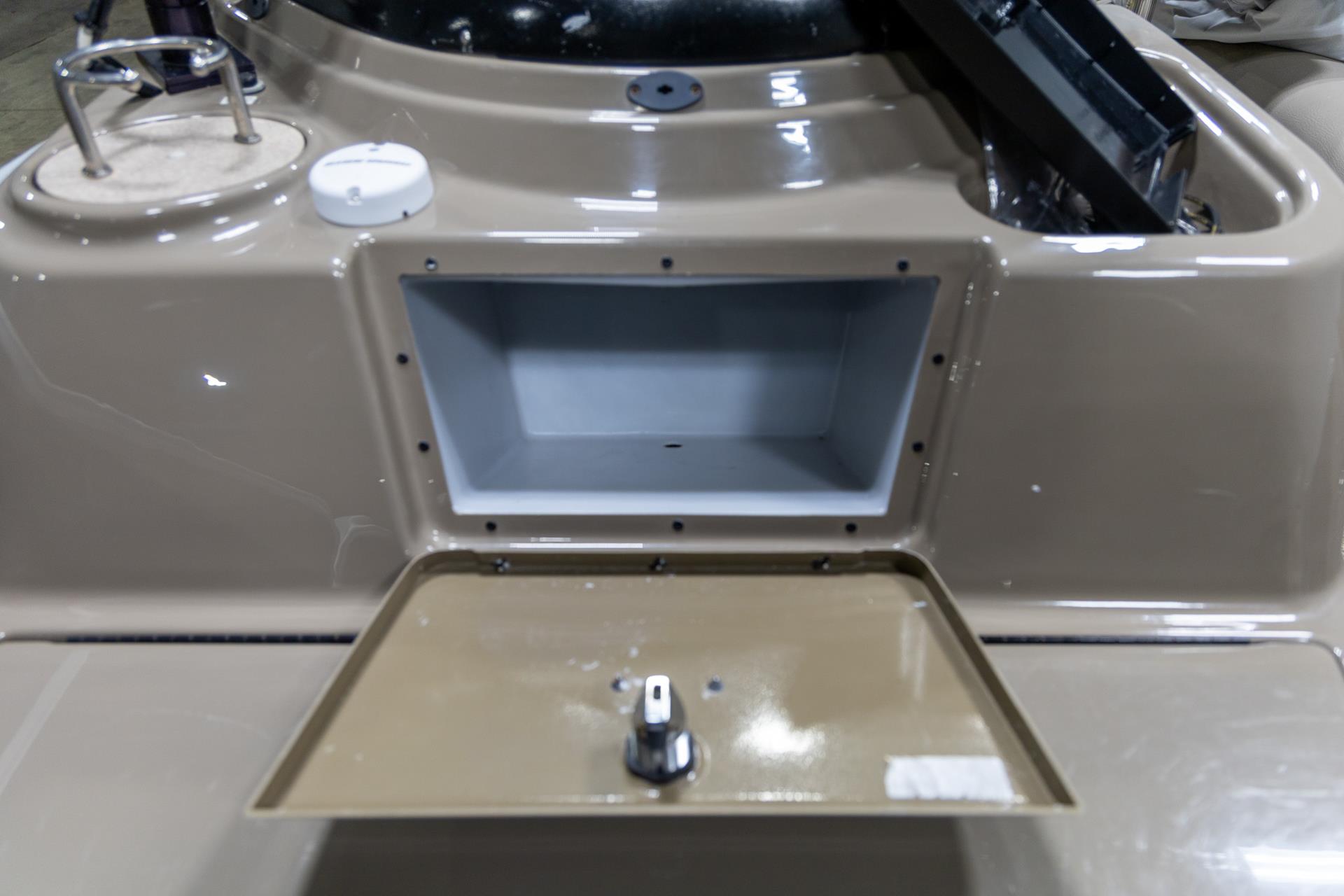 2013 Premier 221 Cast-A-Way in Saint Cloud, Minnesota - Photo 11