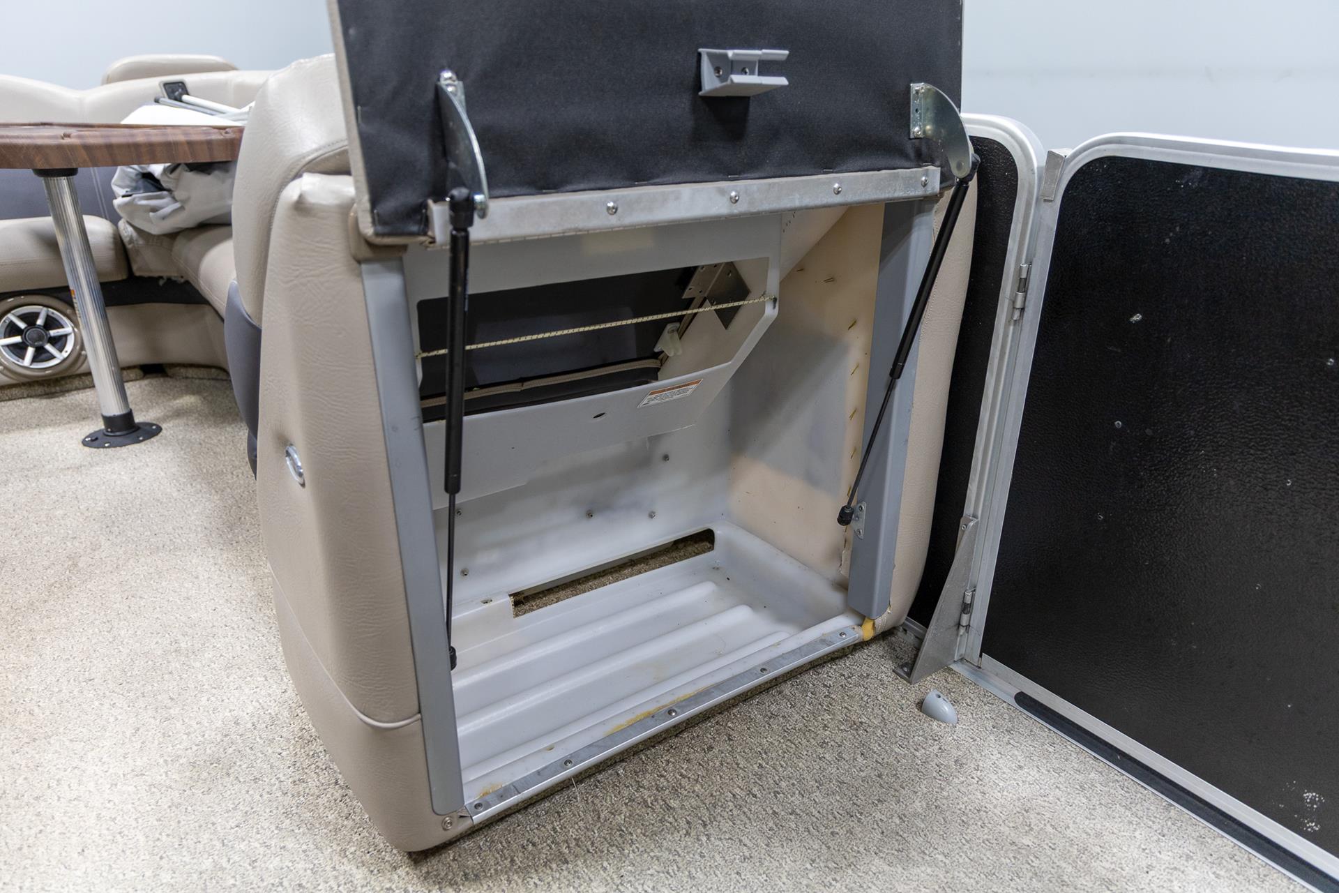 2013 Premier 221 Cast-A-Way in Saint Cloud, Minnesota - Photo 13