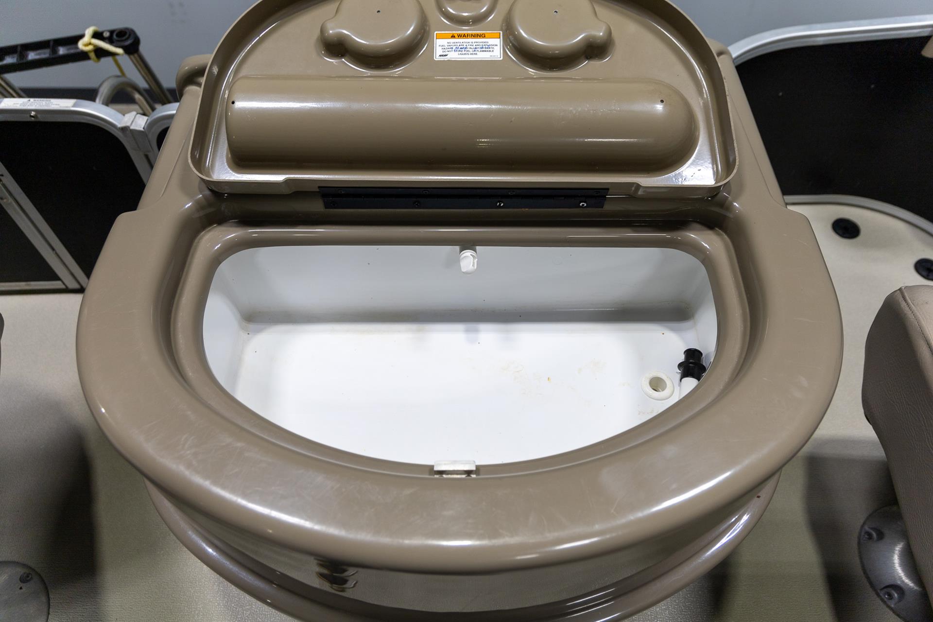 2013 Premier 221 Cast-A-Way in Saint Cloud, Minnesota - Photo 25