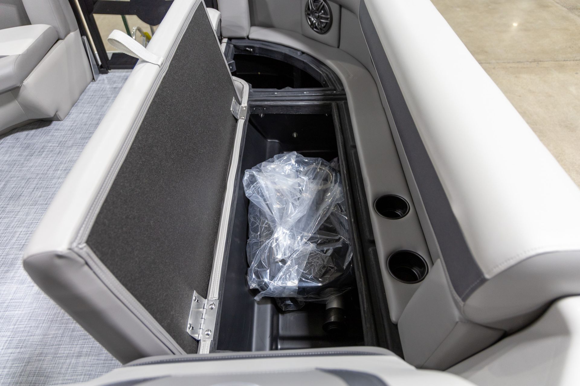 2026 Premier 220 SUNSCAPE RL - F150XC in Saint Cloud, Minnesota - Photo 16