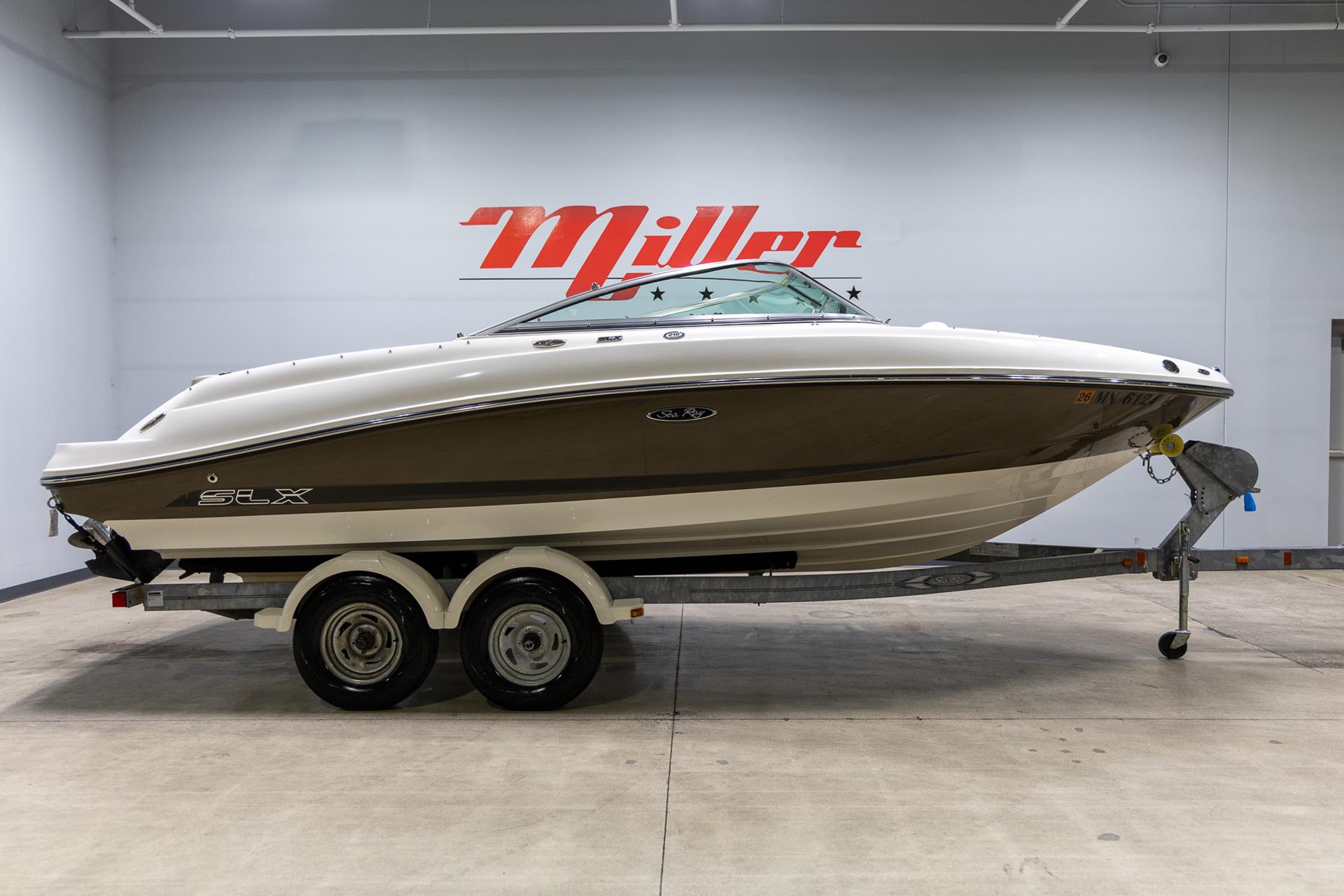 2012 Sea Ray 210 SLX in Saint Cloud, Minnesota - Photo 2