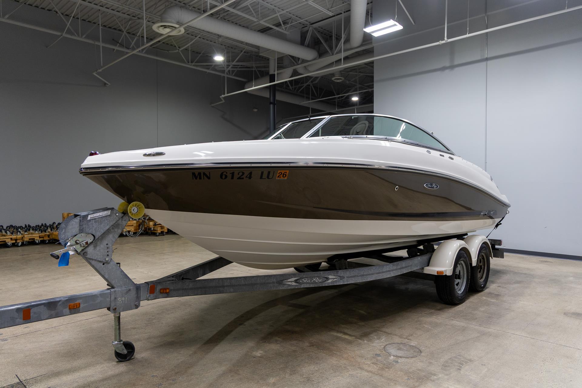 2012 Sea Ray 210 SLX in Saint Cloud, Minnesota - Photo 4