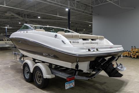 2012 Sea Ray 210 SLX in Saint Cloud, Minnesota - Photo 5