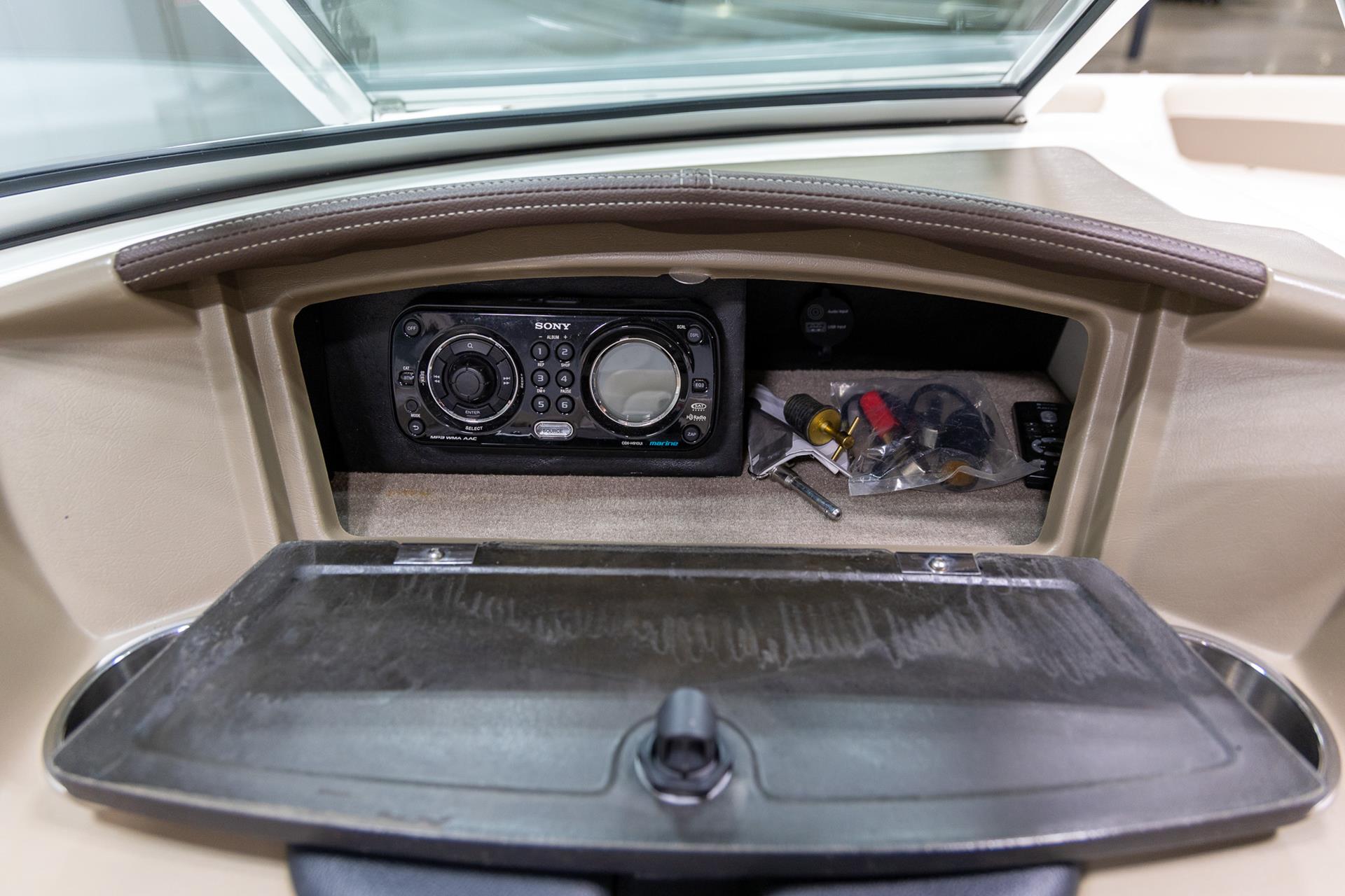 2012 Sea Ray 210 SLX in Saint Cloud, Minnesota - Photo 18