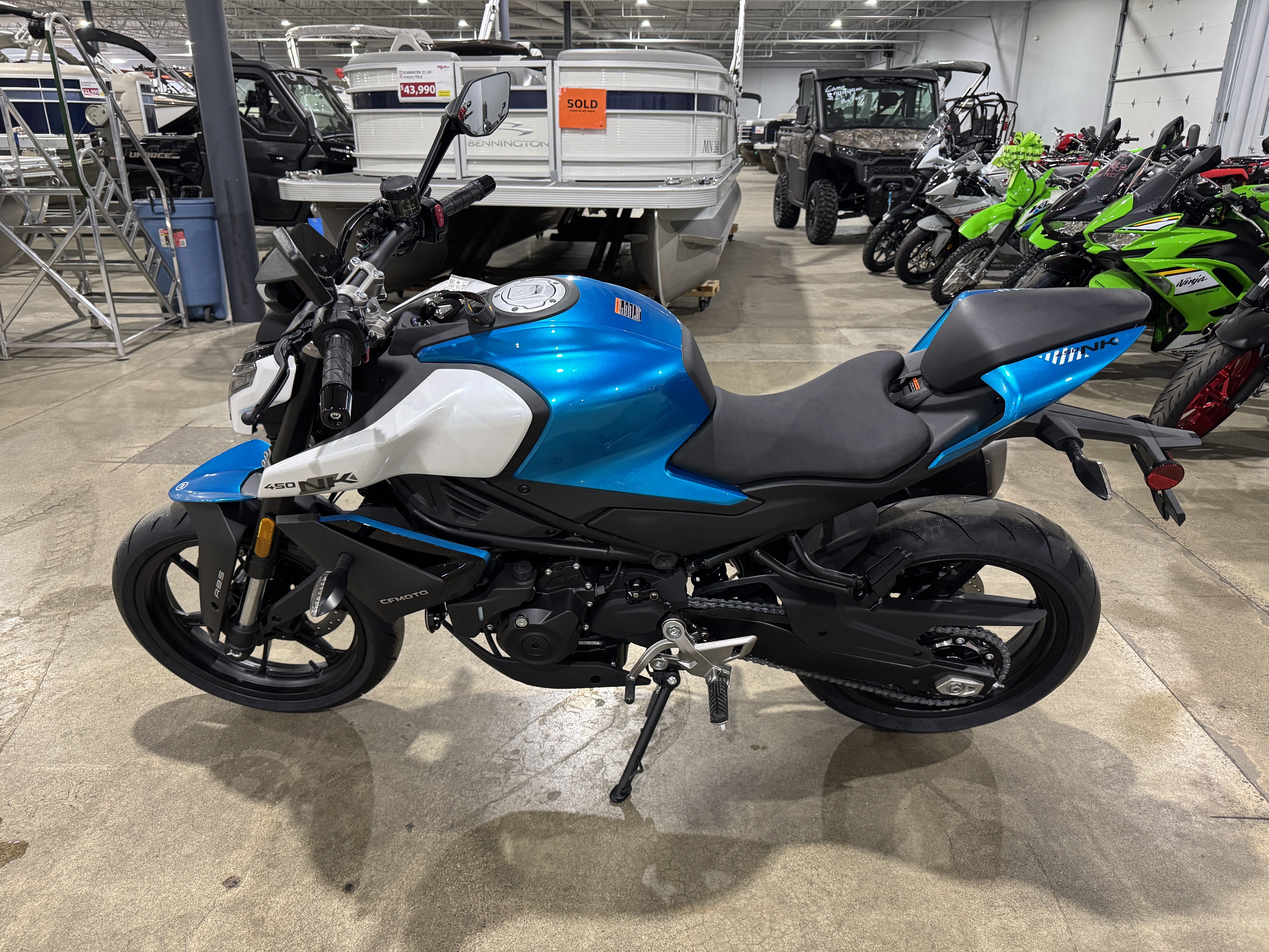 On (新品) Clouds racer ( 30 cm) FullSizeRender_57eb259e-7587-
