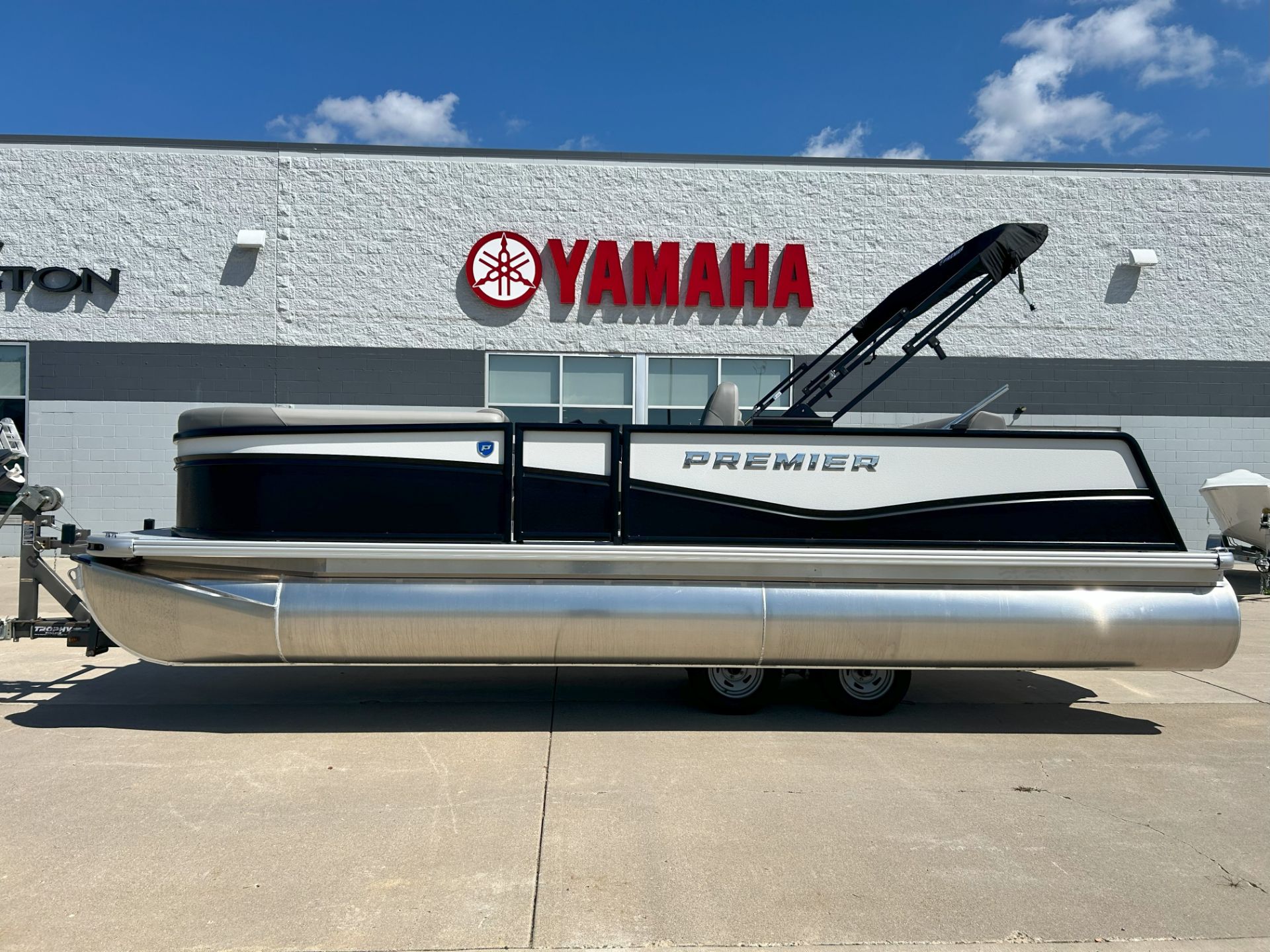 2026 Premier 220 SUNSCAPE RL in Saint Cloud, Minnesota - Photo 2