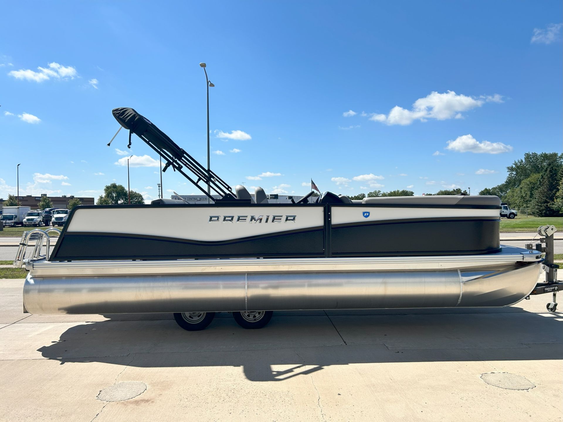 2026 Premier 220 SUNSCAPE RL in Saint Cloud, Minnesota - Photo 5