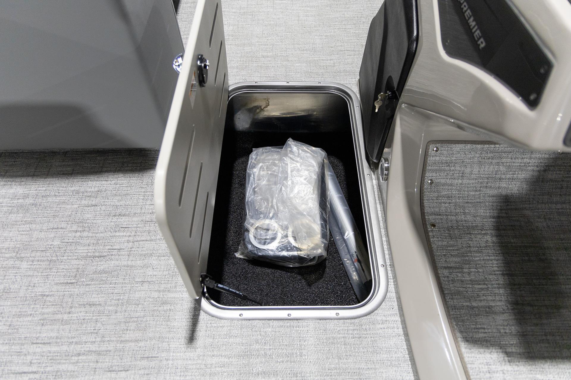 2025 Premier 230 Solaris RF in Saint Cloud, Minnesota - Photo 15