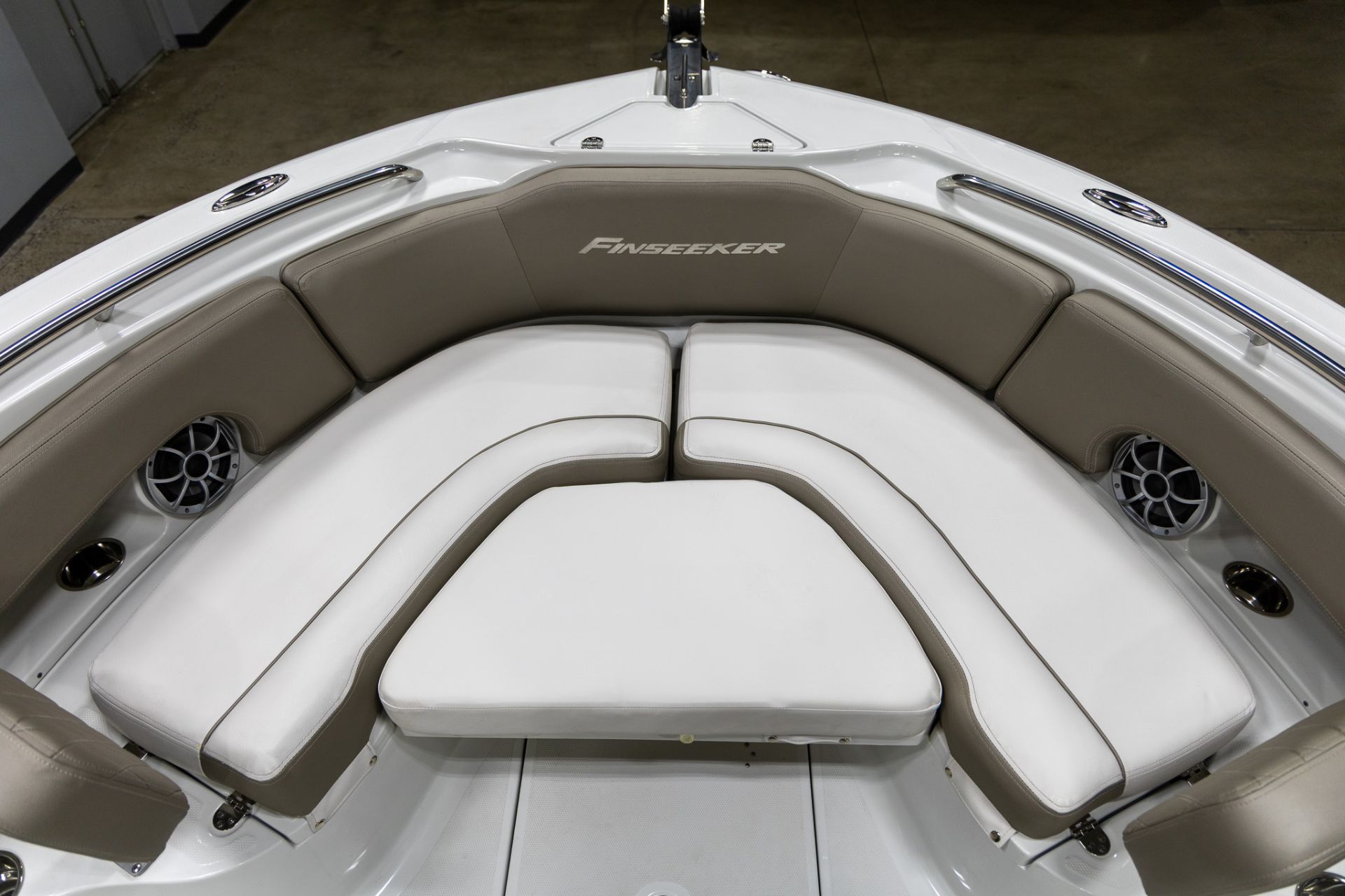 2024 Crownline 200 FS in Saint Cloud, Minnesota - Photo 14