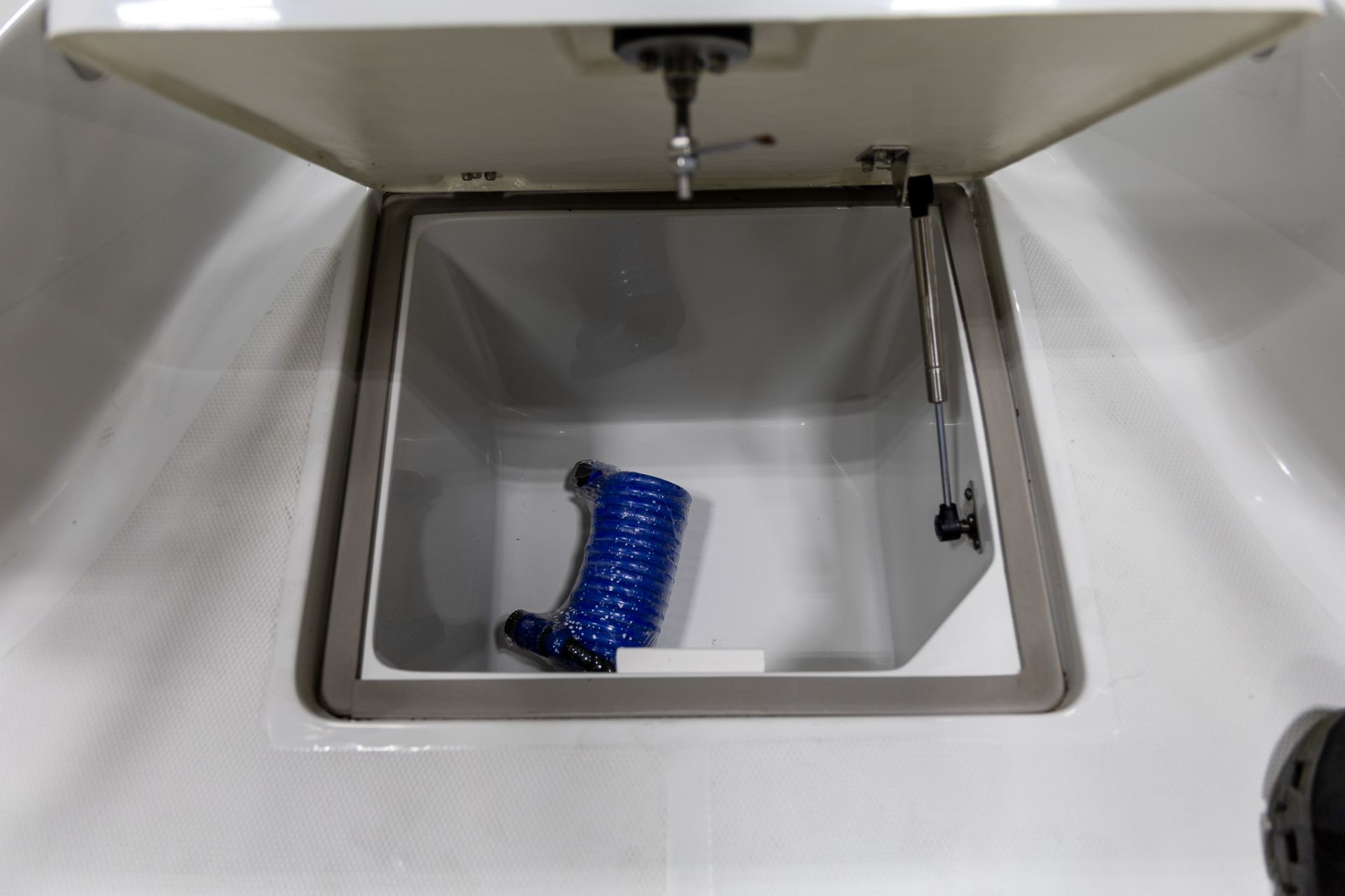 2024 Crownline 200 FS in Saint Cloud, Minnesota - Photo 17