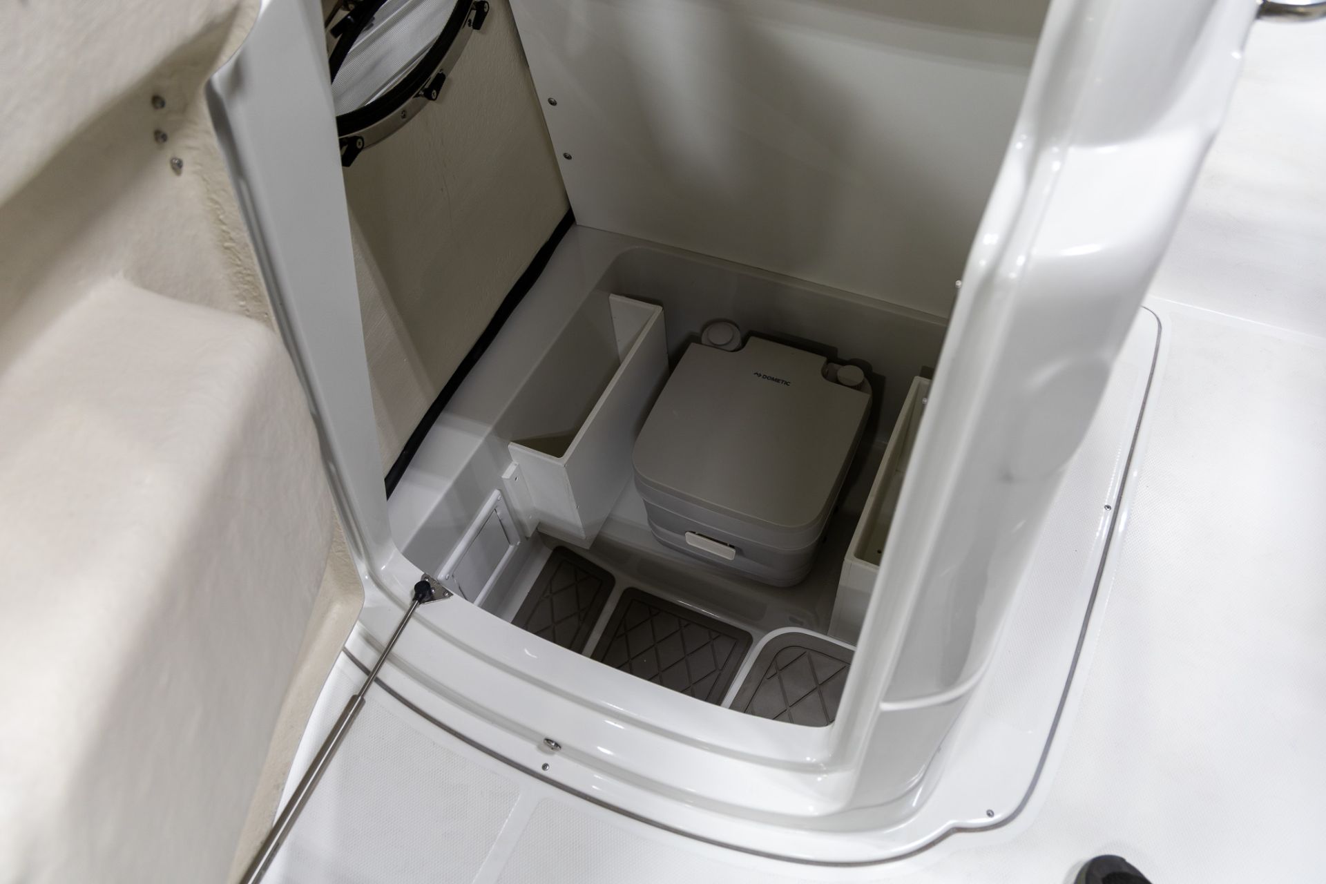 2024 Crownline 200 FS in Saint Cloud, Minnesota - Photo 19