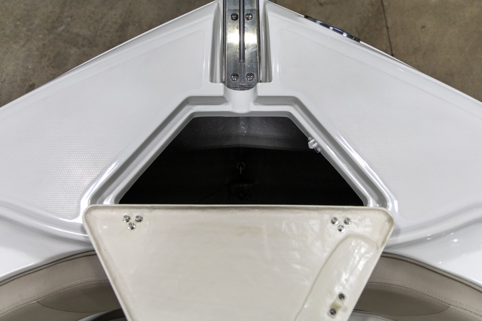 2024 Crownline 200 FS in Saint Cloud, Minnesota - Photo 21