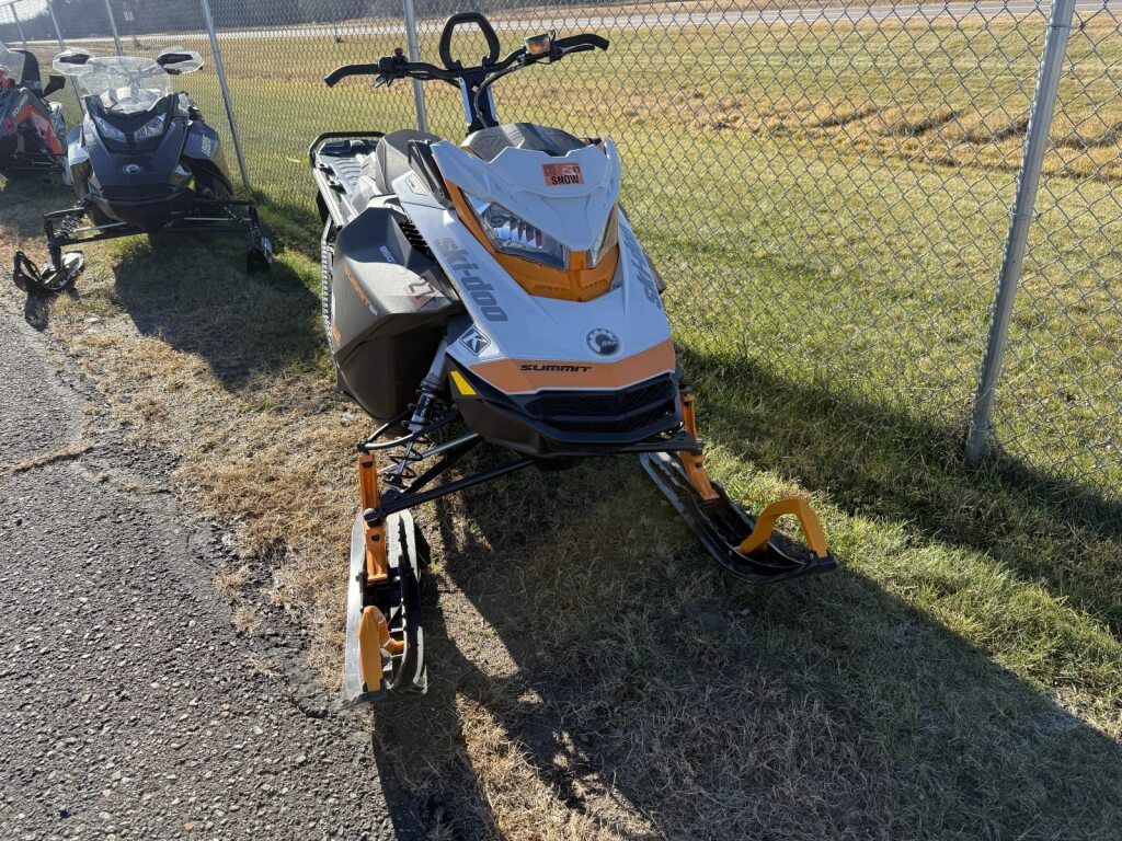 デッドダムド プロモ 2027 Ski-Doo Summit X 154 850 E-TEC SHOT PowderMax Light 2.5 w