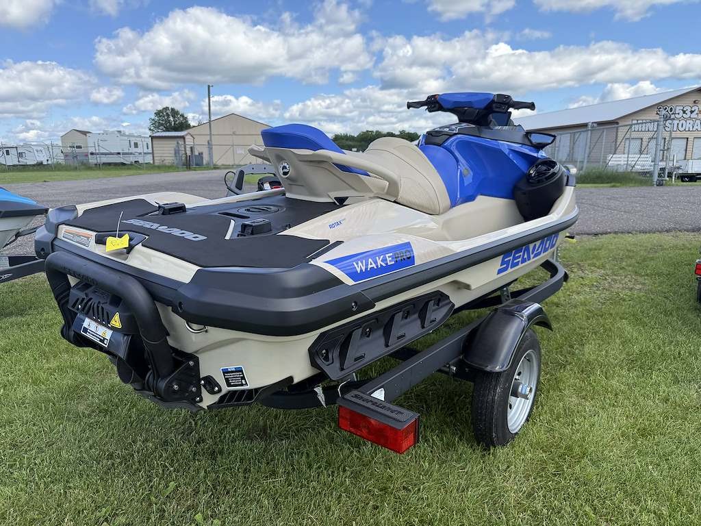 2026 Sea-Doo Wake Pro 230 6