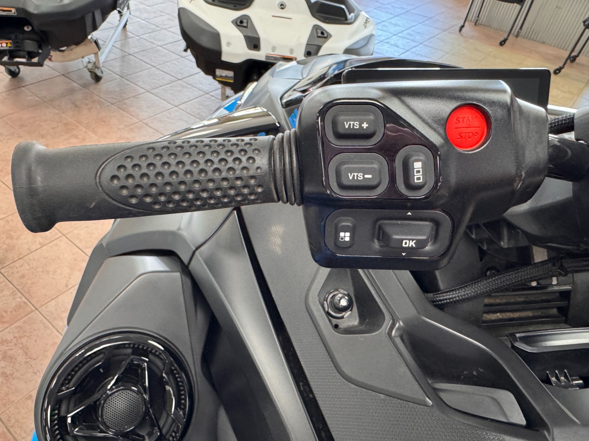 2026 Sea-Doo RXT-X 325 + Tech Package 11
