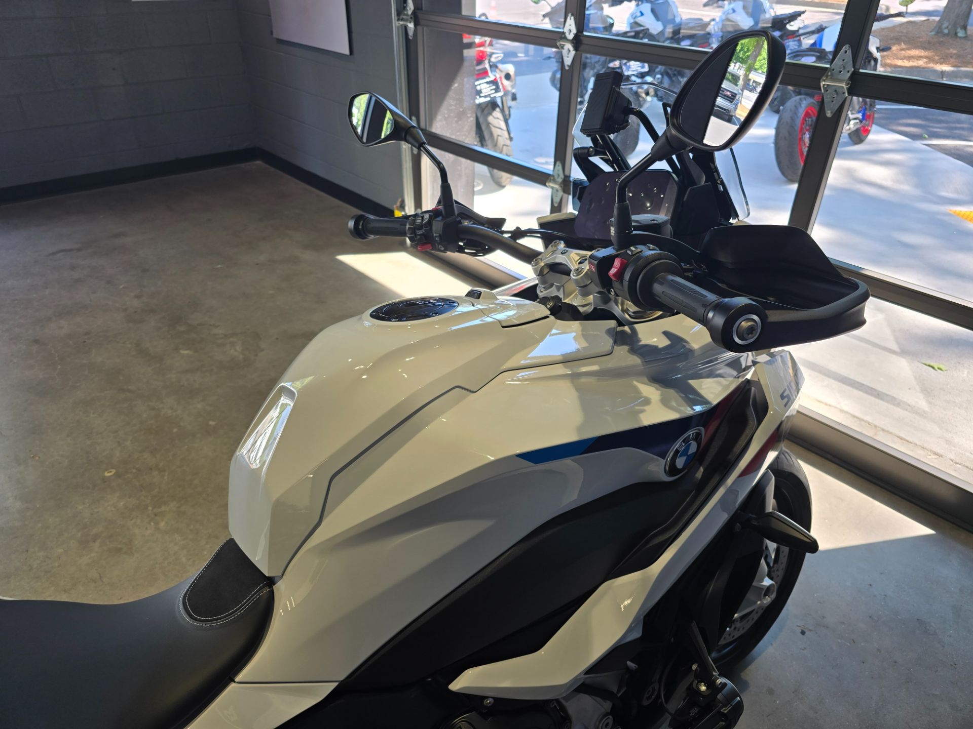 2026 BMW S 1000 XR 12
